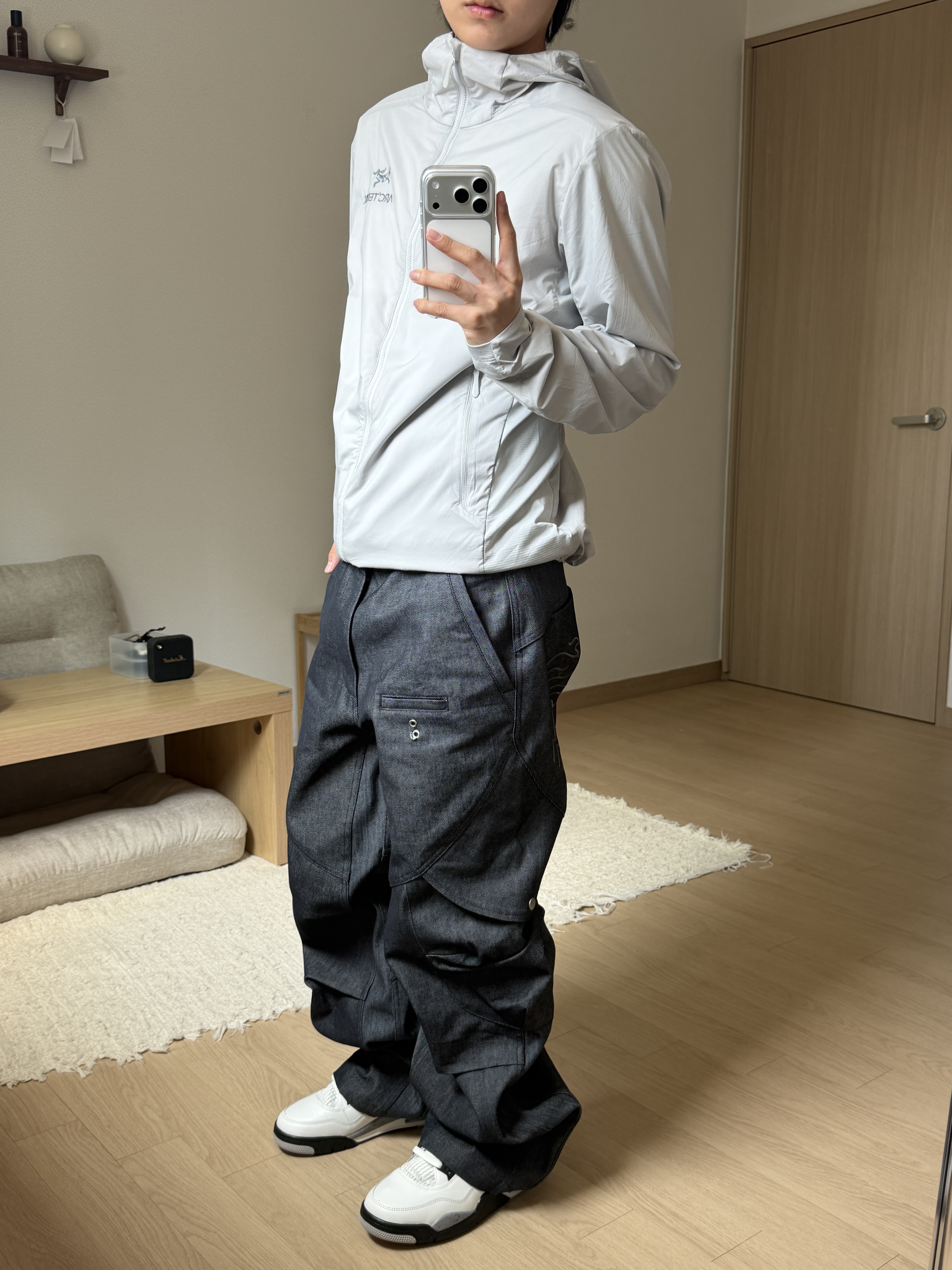 Arc'teryx Atom SL Hoody Solitude, Jordan 4 Retro OG White Cement 2025 착용 스타일