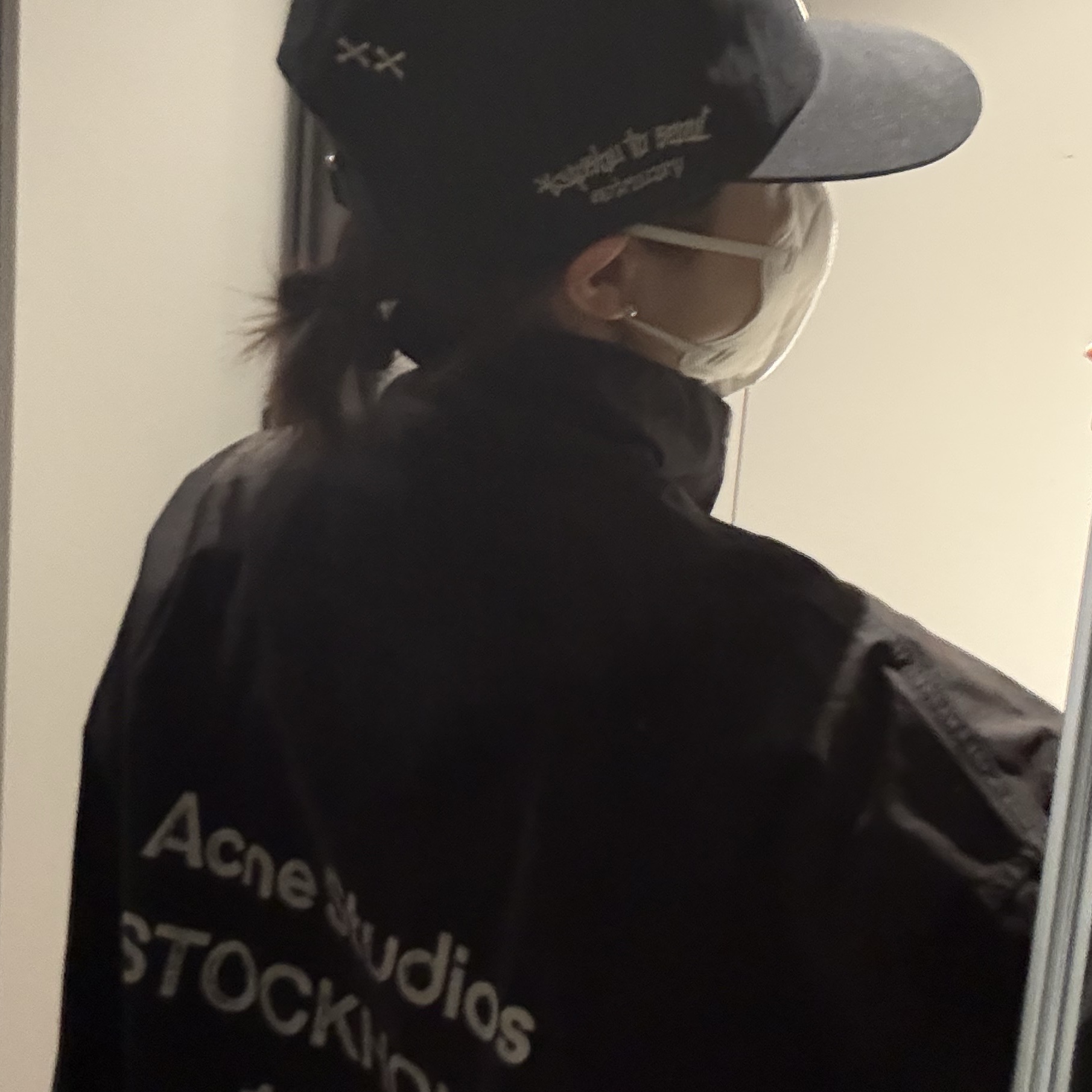 Aoiro 6-Panel Bone A/N Cap Black, Acne Studios Logo Zipper Jacket Black 착용 스타일