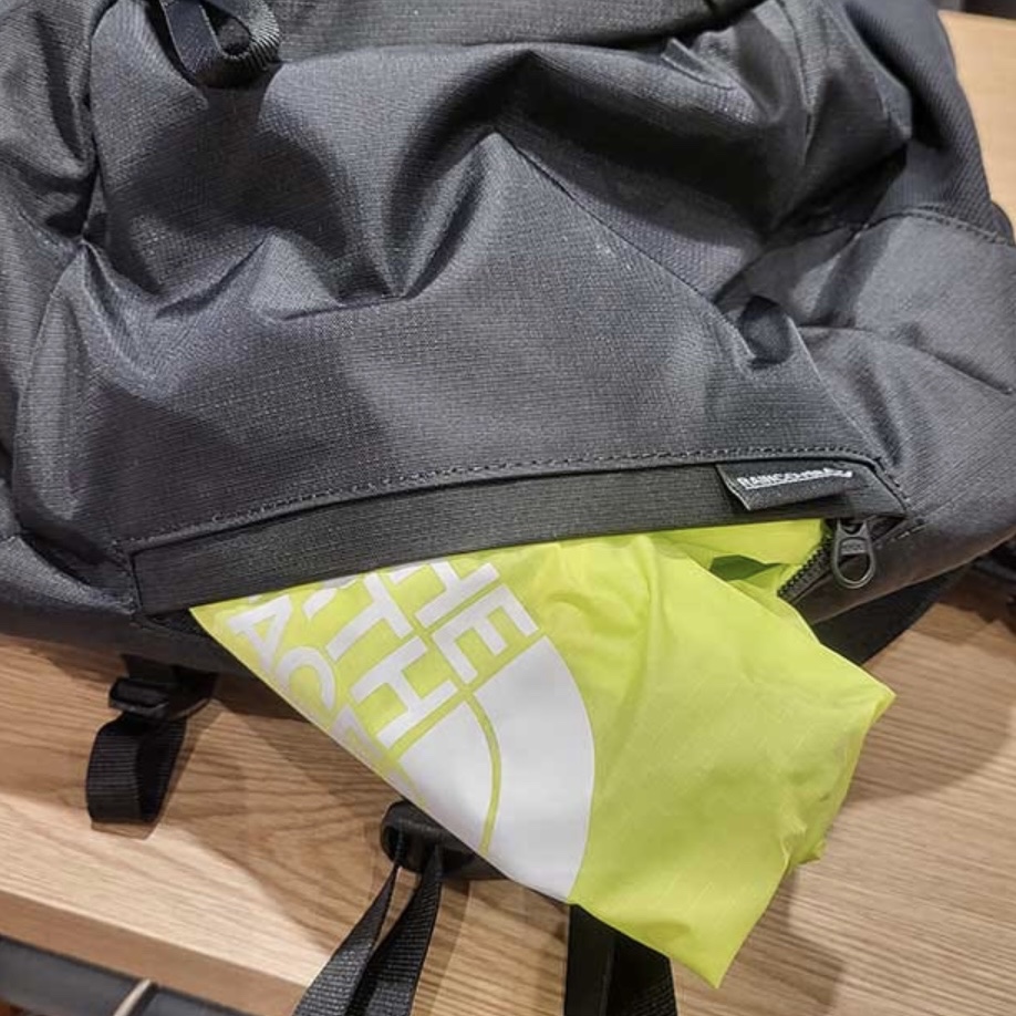 The North Face Ascend LT 20 Black 착용 스타일 - 2
