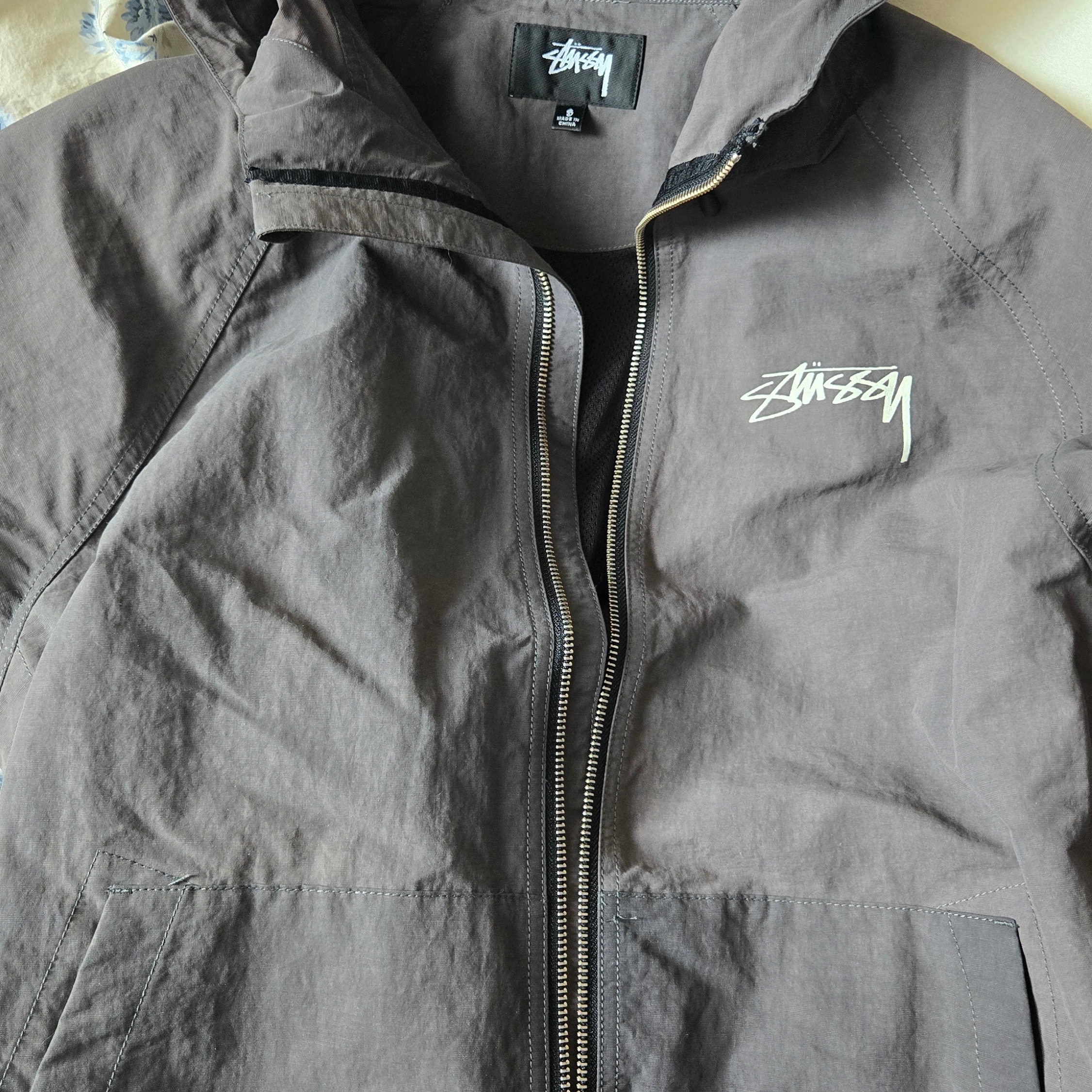 Stussy Wave Dye Beach Shell Jacket Black 착용 스타일