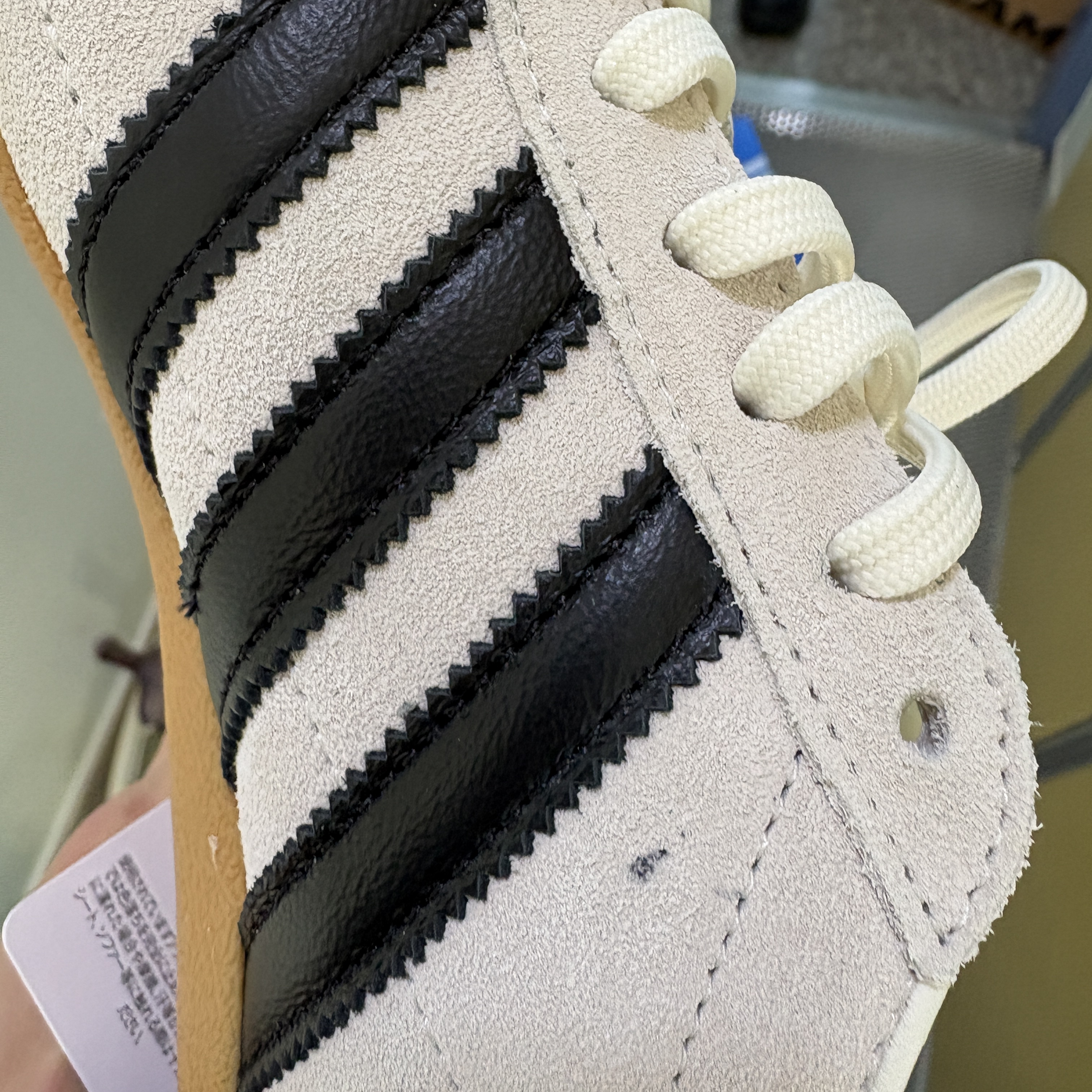 (W) Adidas Tokyo Off White Core Black 착용 스타일 - 1