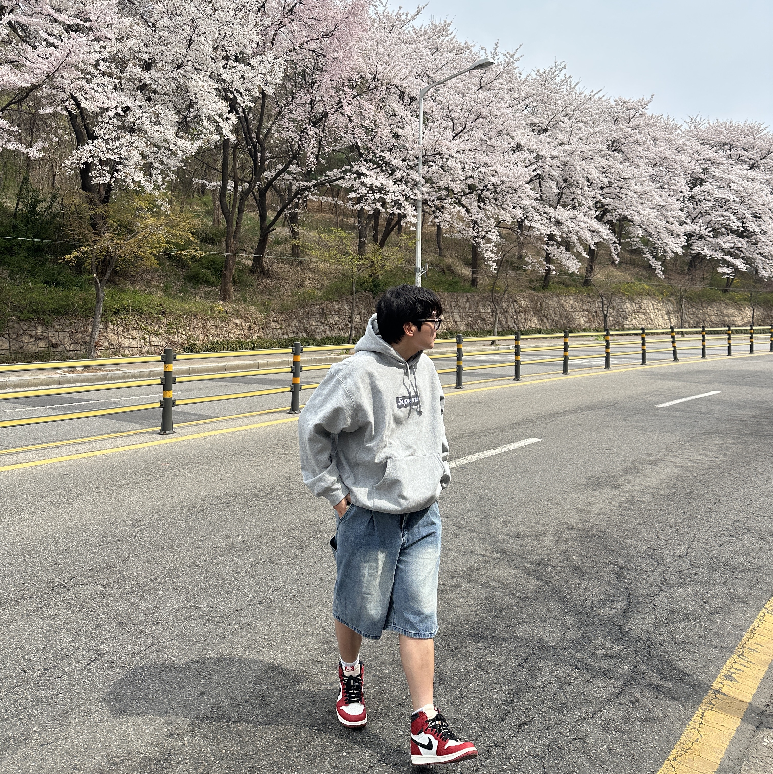 Supreme Box Logo Hooded Sweatshirt Heather Grey - 24FW, Jordan 1 Retro High OG Chicago 2022 착용 스타일 - 1