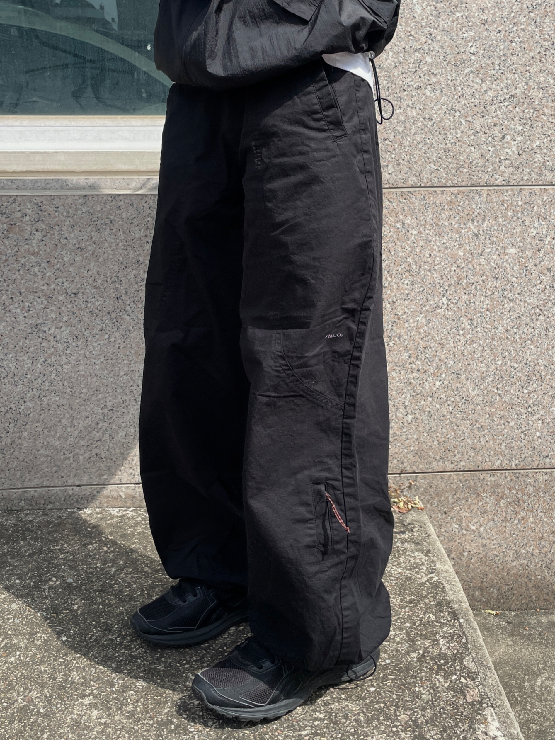Asics Jog 100 2 Black 착용 스타일 - 2