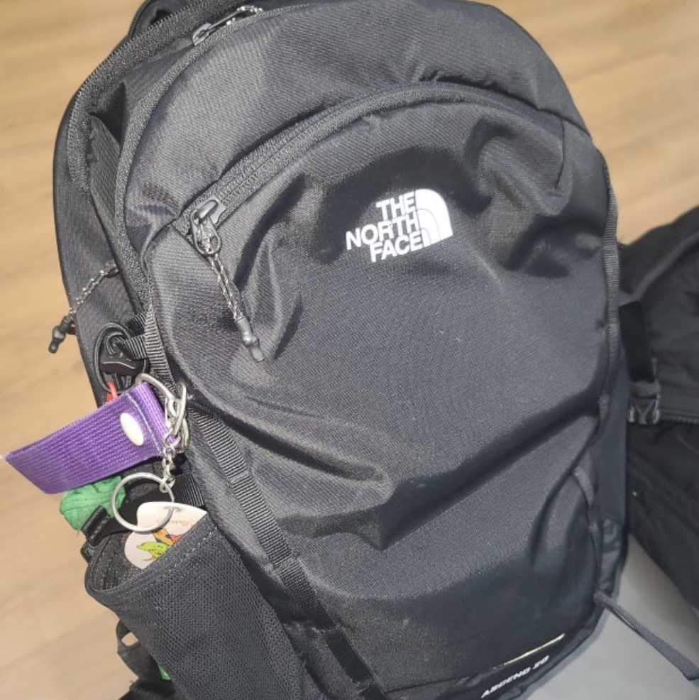 The North Face Ascend LT 20 Black 착용 스타일