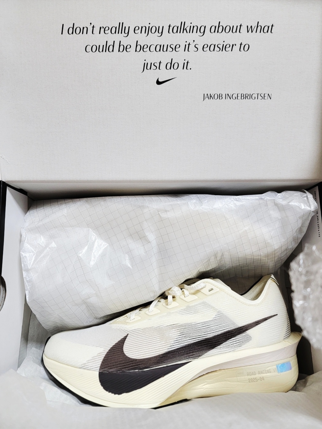 Nike x Jakob Ingebrigtsen ZoomX Vaporfly Next% 4 Sail Medium Ash 착용 스타일