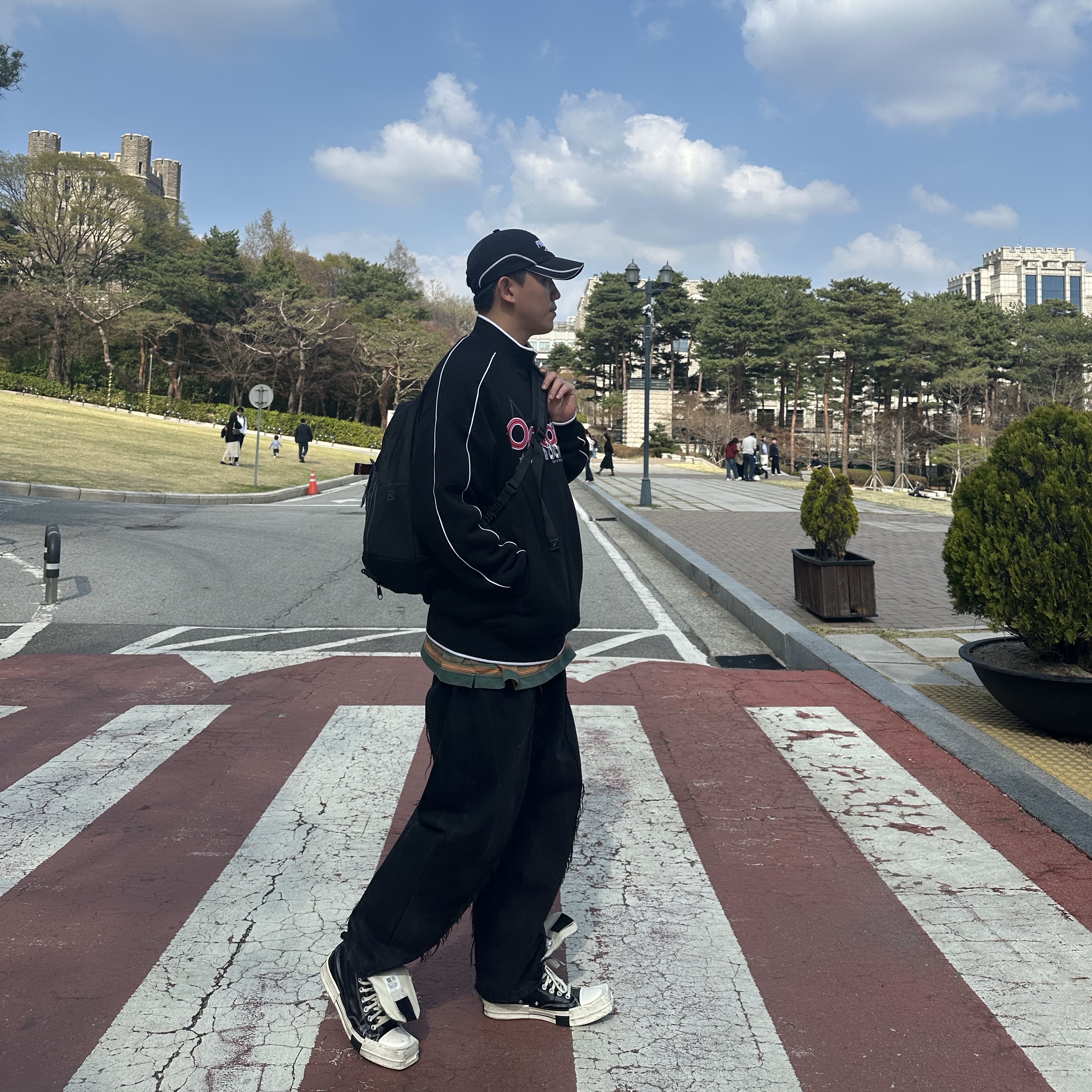 Palace Grimey Zip Funnel Black - 23FW, Palace x Umbro Cap Black - 24SS 착용 스타일 - 4