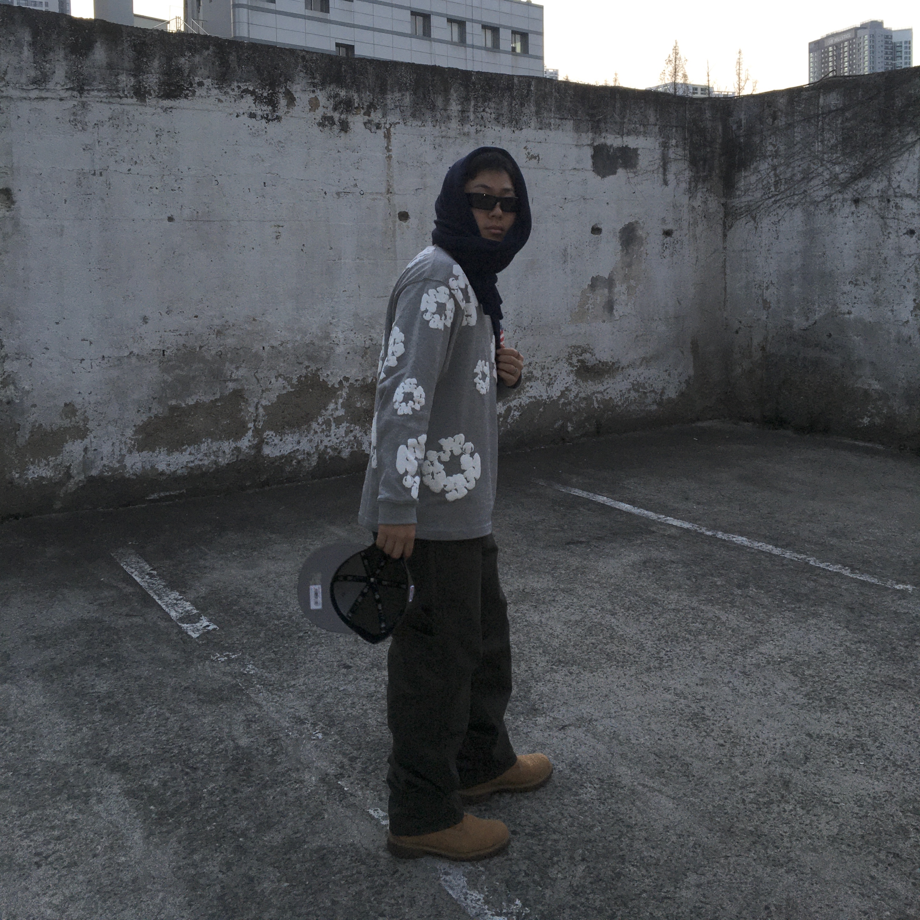 Denim Tears Long Sleeve Cotton Wreath T-Shirt Grey 착용 스타일 - 5