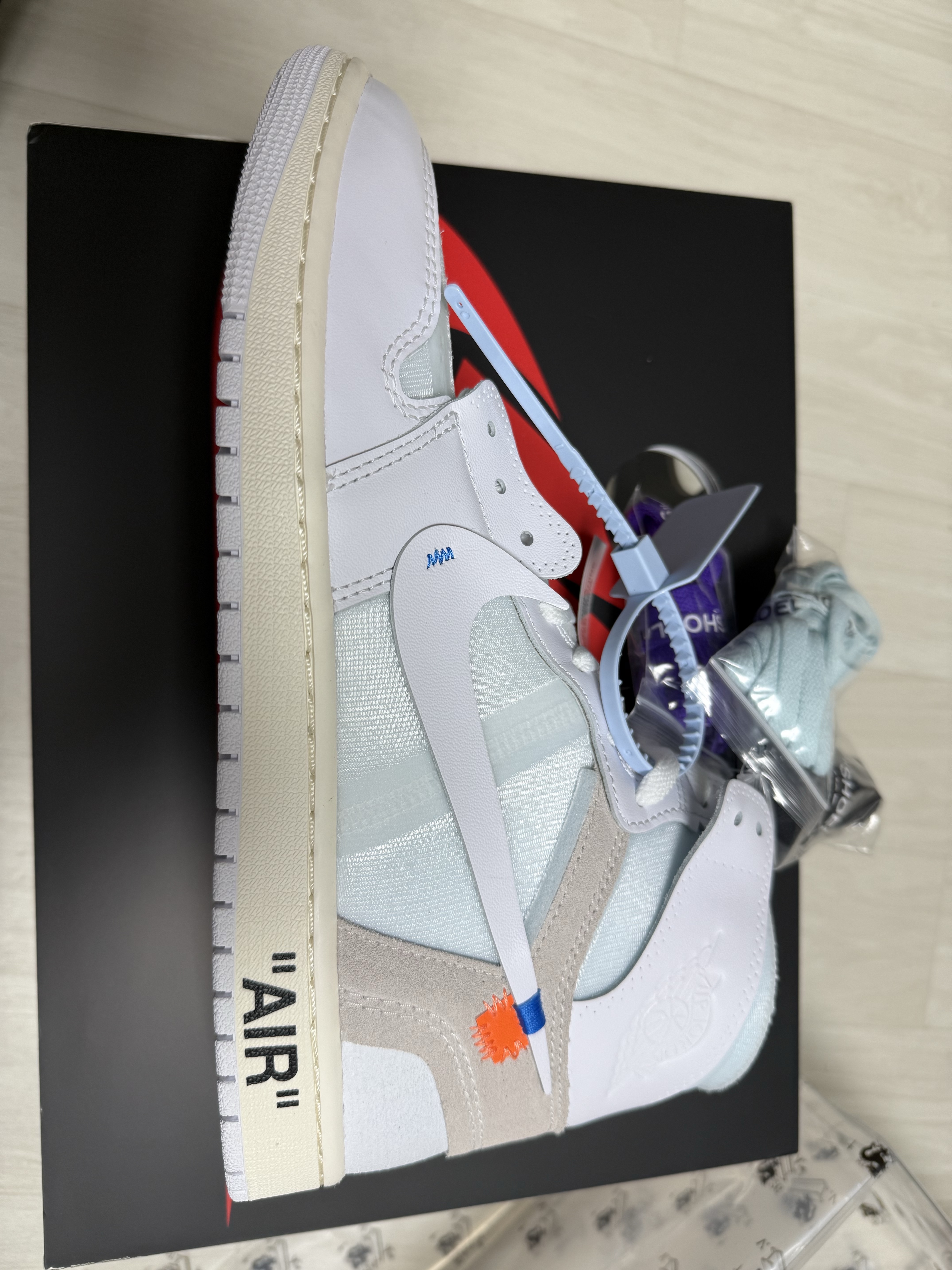 Jordan 1 x Virgil Abloh Archive Retro High Alaska White 착용 스타일