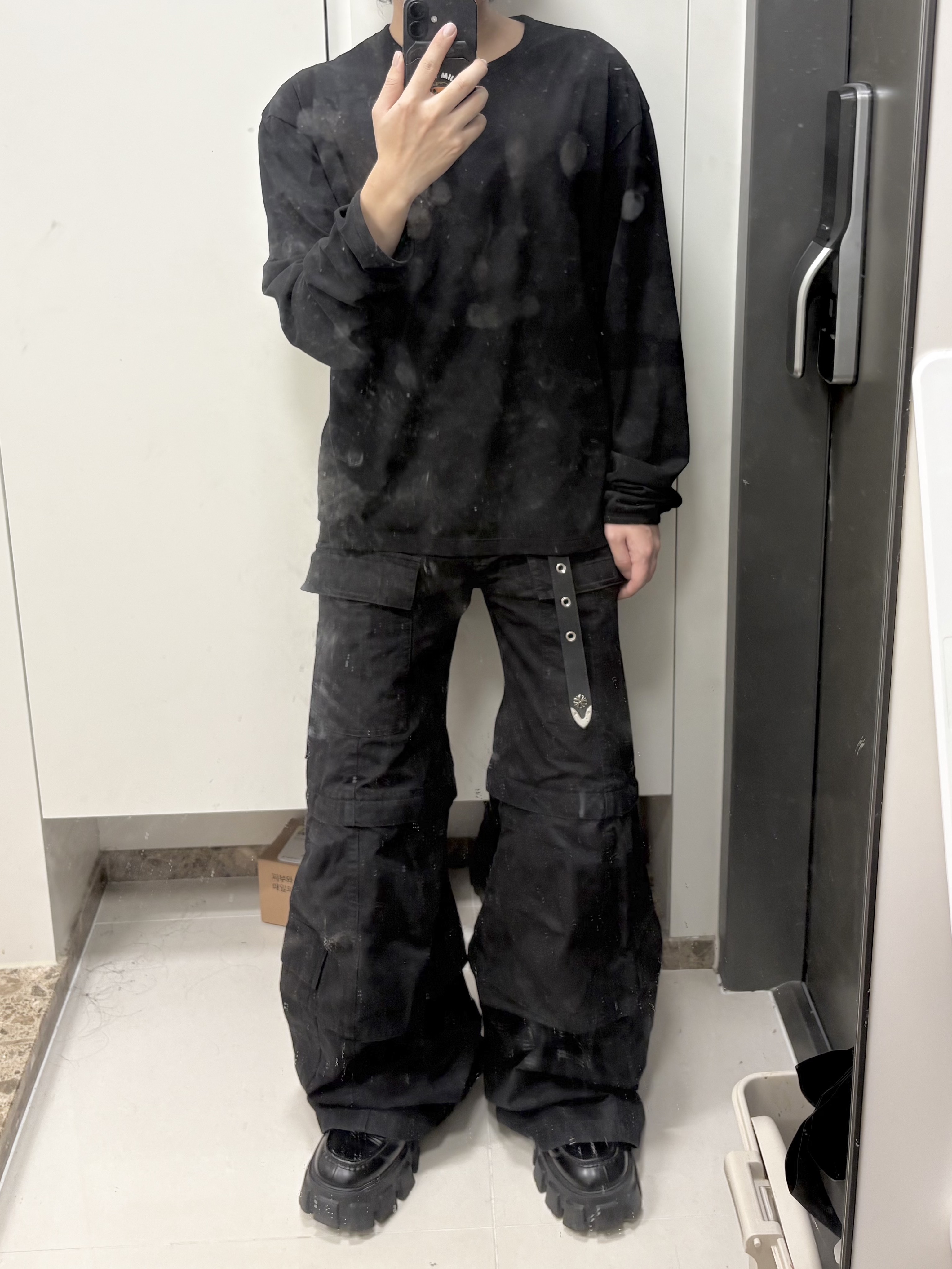 Balenciaga Flared Cargo Pants Black, Prada Monolith Brushed Leather Loafers Black 착용 스타일 - 2