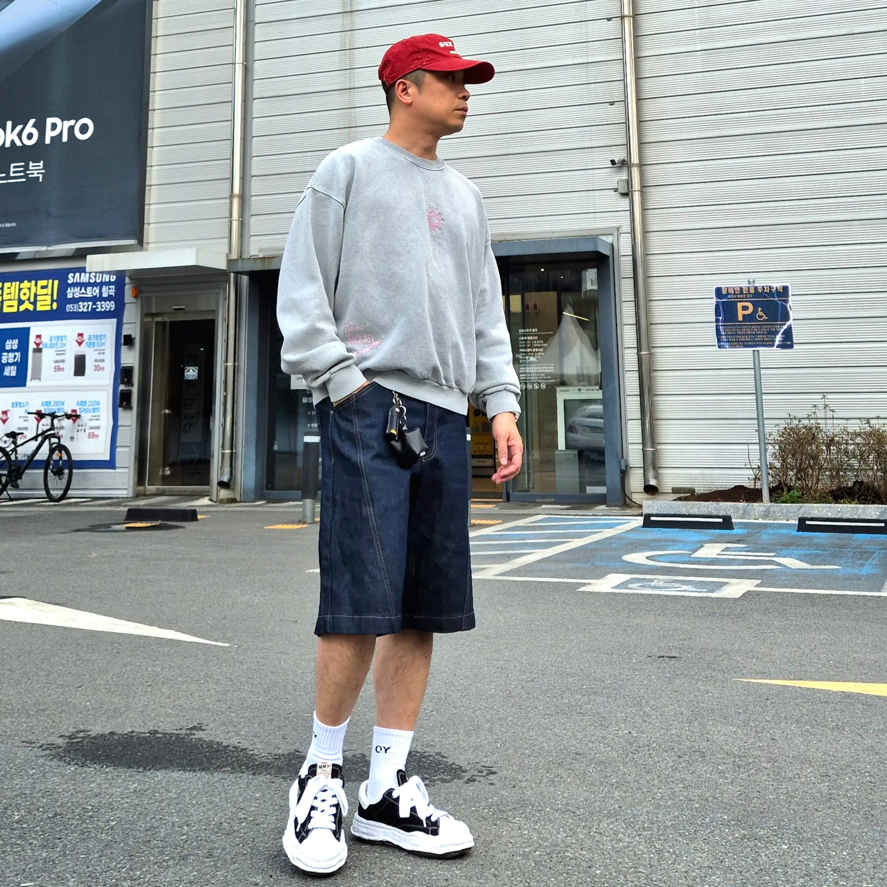 Maison Mihara Yasuhiro Blakey OG Sole Canvas Low-top Sneakers Black White, Sunday Ceremony Vintage Washed 5 Panel Cotton Cap - Red 착용 스타일 - 2