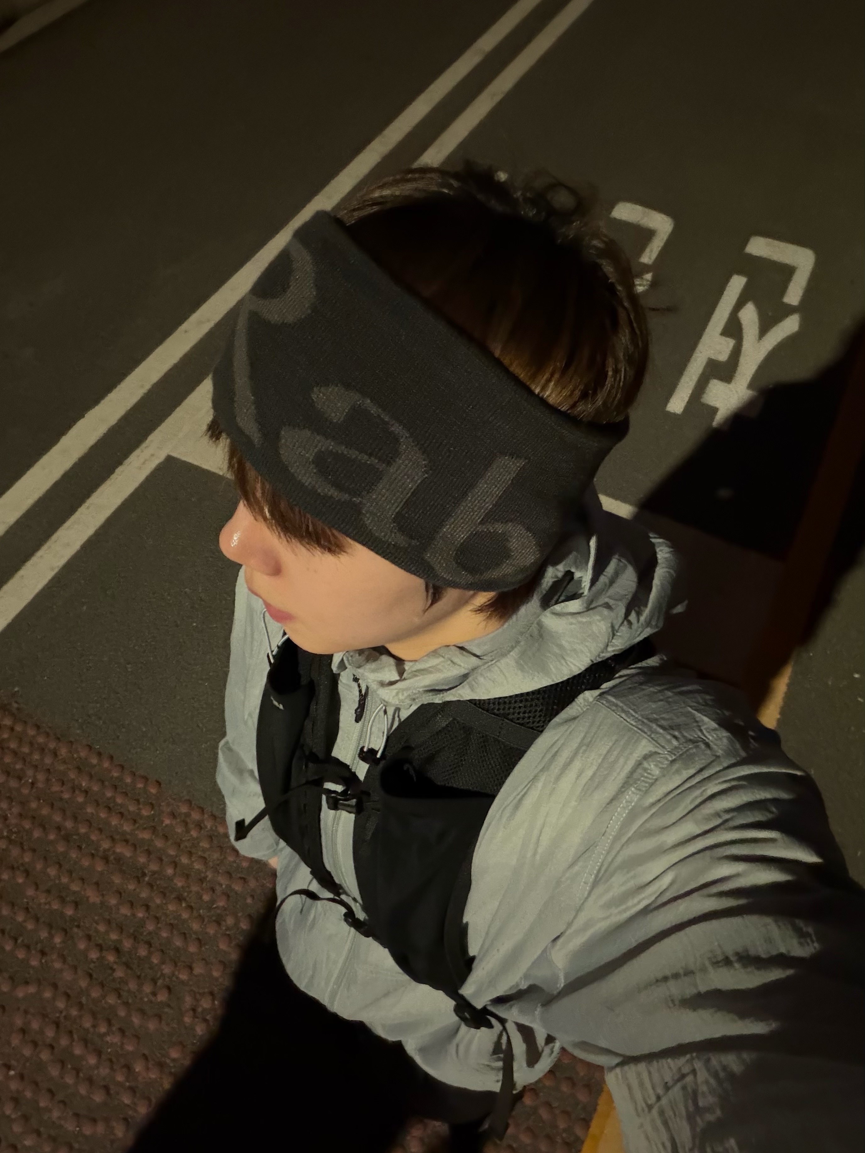 Rab Knit Logo Headband Anthracite, Salomon Cross 4 Black 착용 스타일