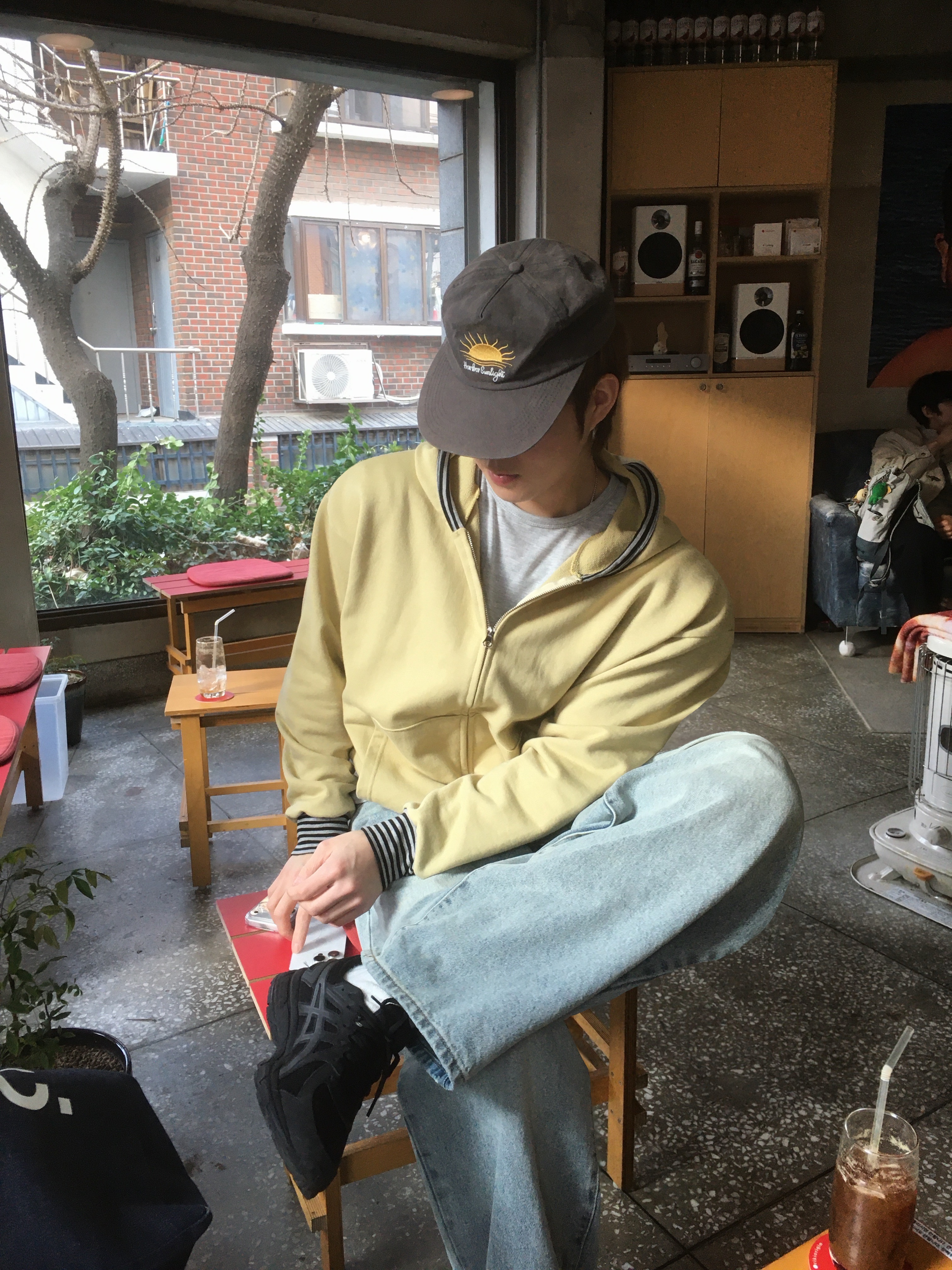 Asics Jog 100 T Black - 4E Extra Wide, A.P.C. Daniela Shopping Bag Indigo 착용 스타일 - 1