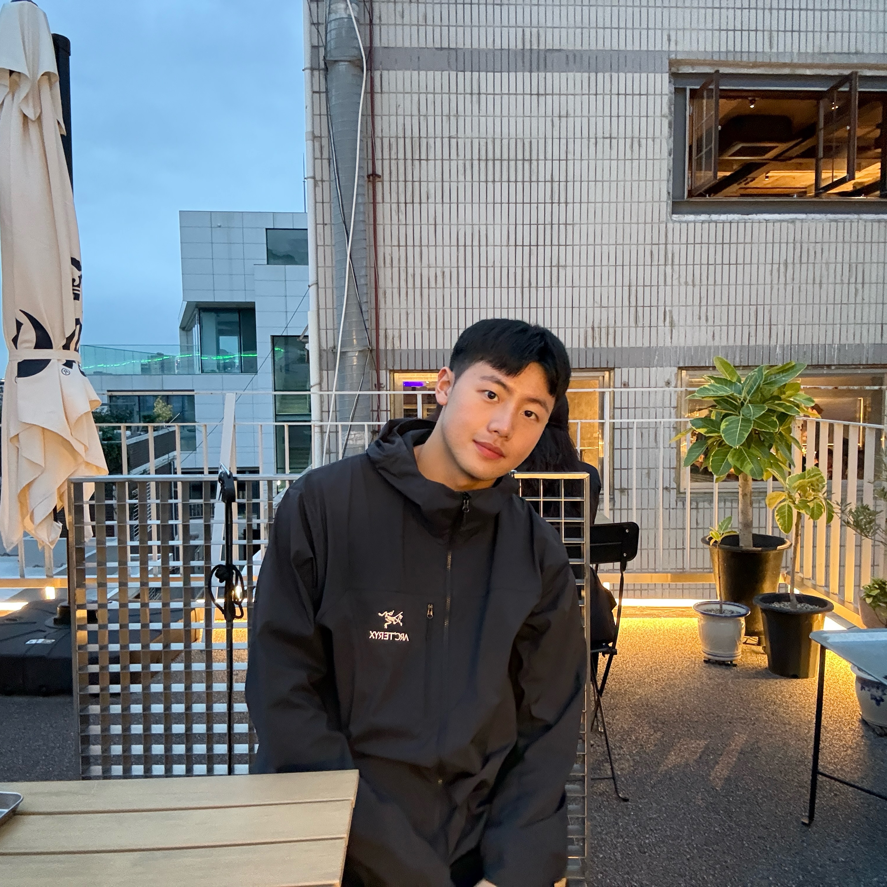 Arc'teryx Squamish Hoody Black 착용 스타일 - 2
