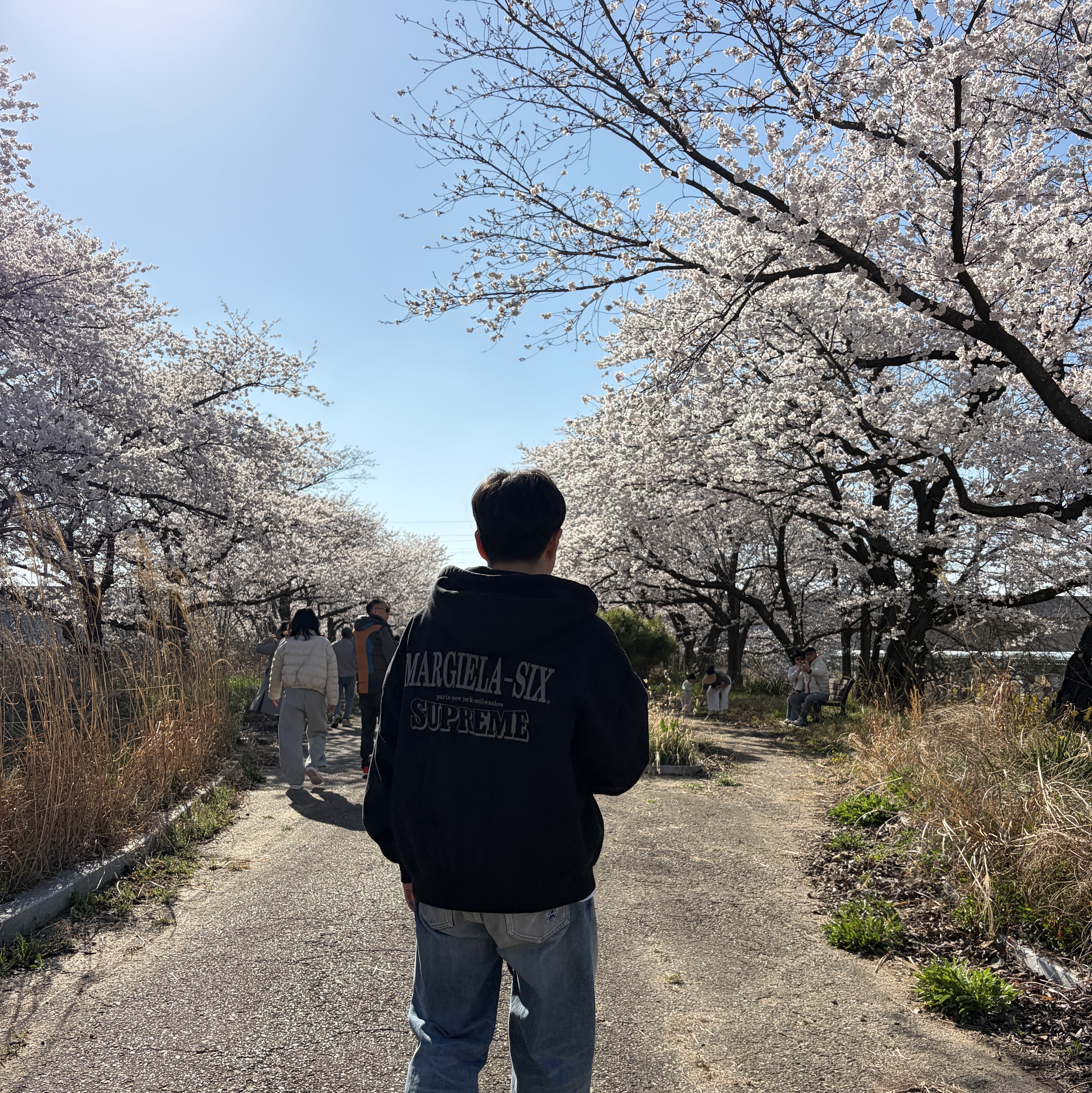 Supreme x MM6 Maison Margiela Eagle Zip Up Hooded Sweatshirt Black - 26SS, Jordan 1 x Travis Scott x Fragment Retro Low OG SP Military Blue 착용 스타일 - 3