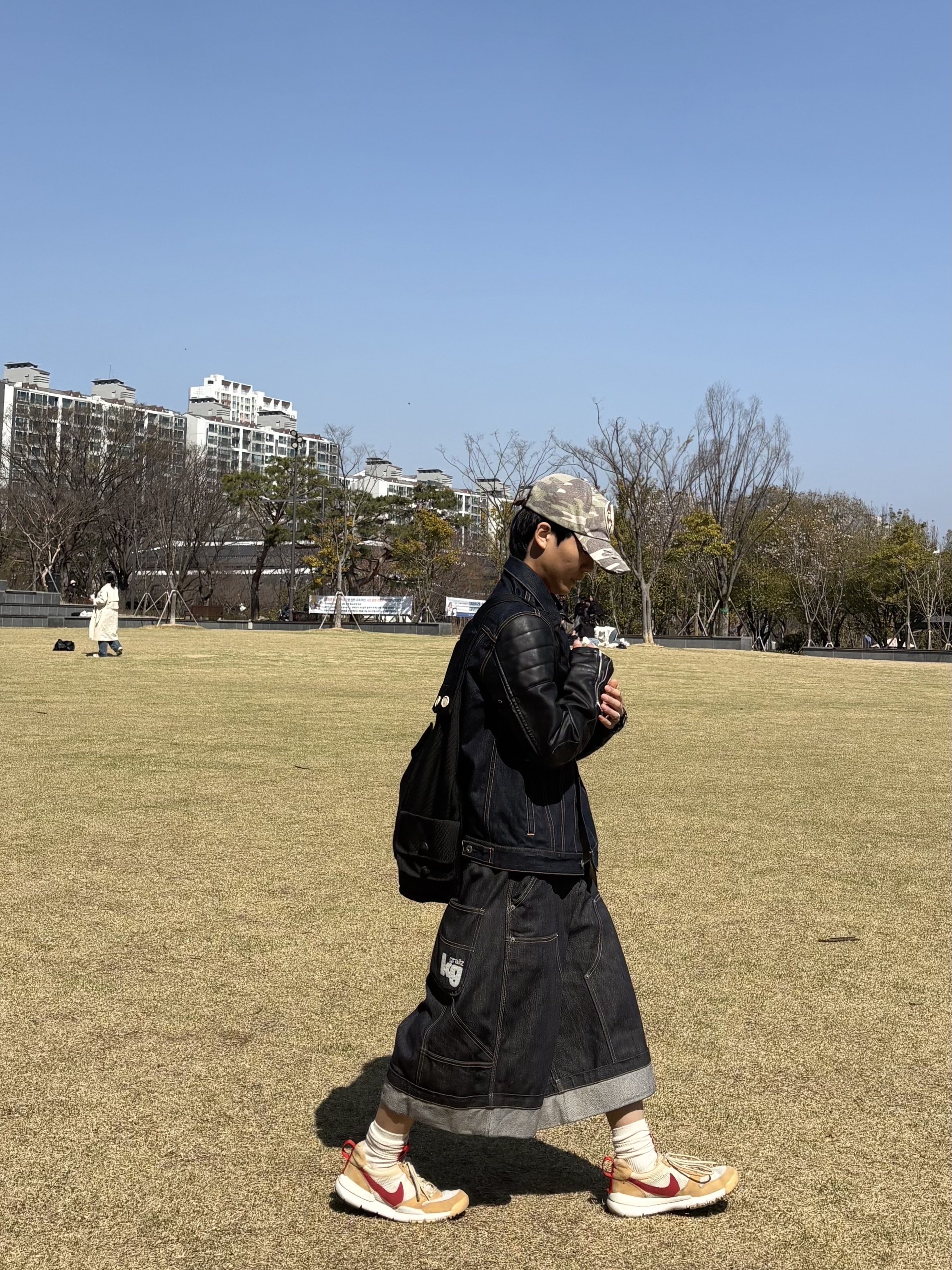 Nike x Martine Rose Shox MR4 Black, Kamien x MJD Double Hole Belt Black Shearling Calfskin 착용 스타일 - 3