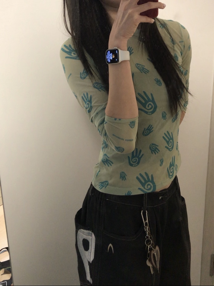 Apple Watch SE 2024 40mm GPS Starlight Aluminium Case with Sport Band S/M Starlight (Korean Ver.), Say Touche Liquified Persian Keyring Green 착용 스타일