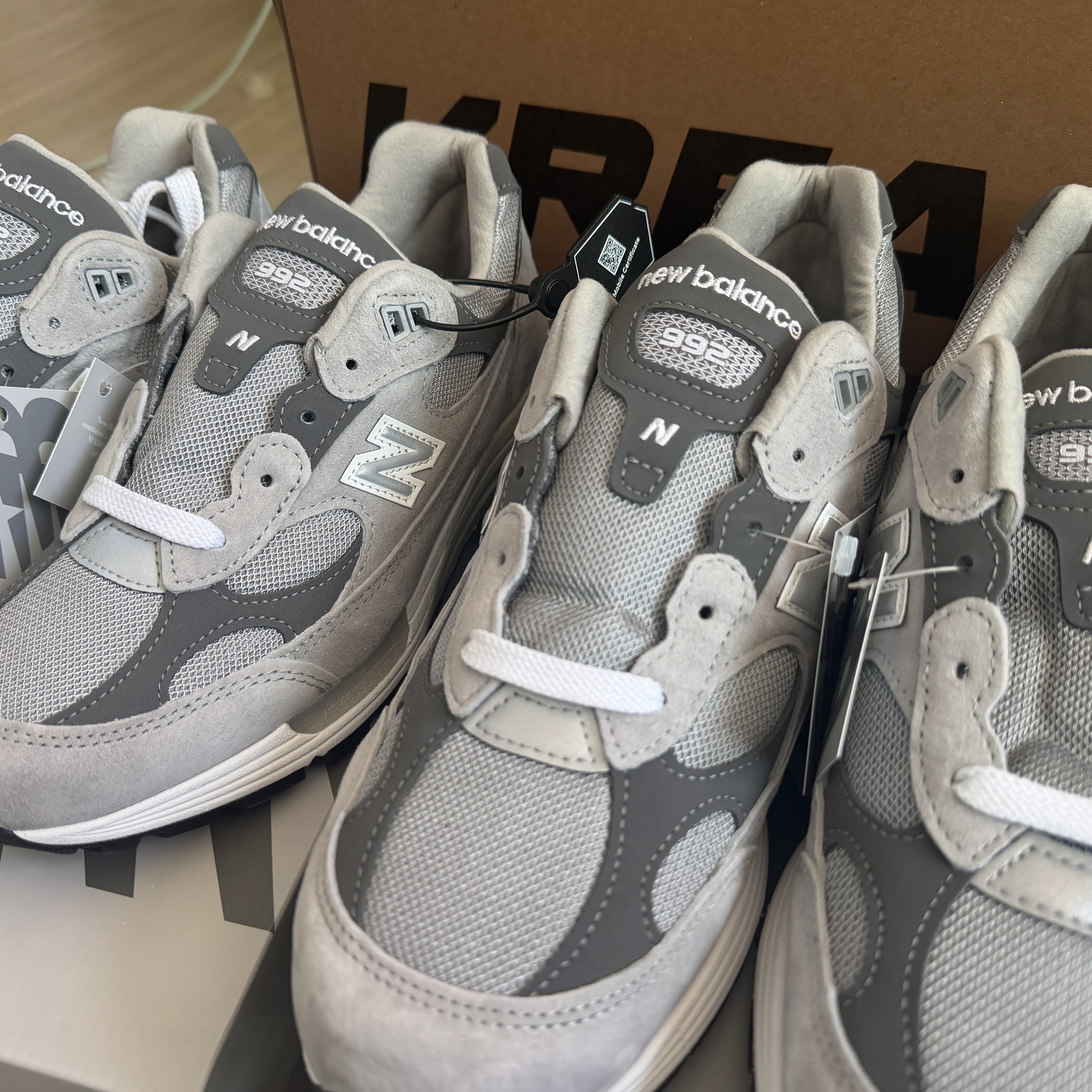New Balance 992 Made in USA Core Grey Silver Metallic 착용 스타일