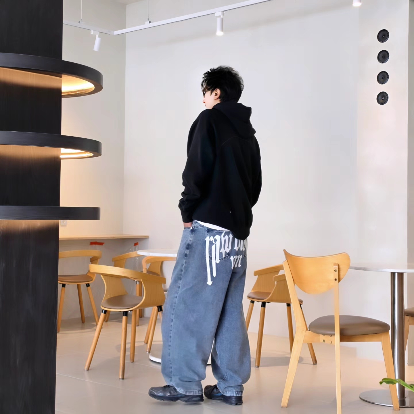 Nike x Drake Nocta Fleece Hoodie Black (FN7659-010), NOMANUAL Raw Vision Denim Pants White Blue 착용 스타일 - 3
