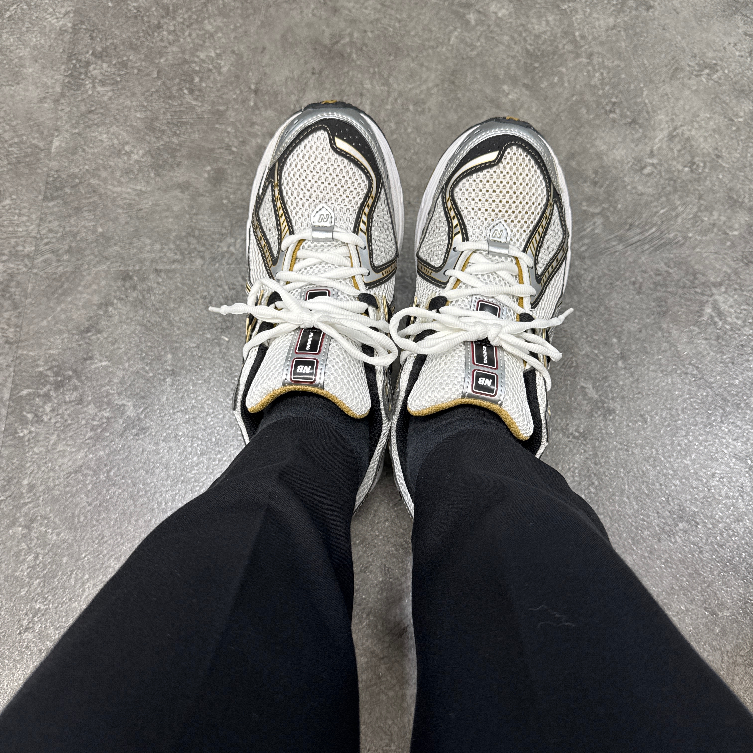 New Balance 1906R White Gold 착용 스타일