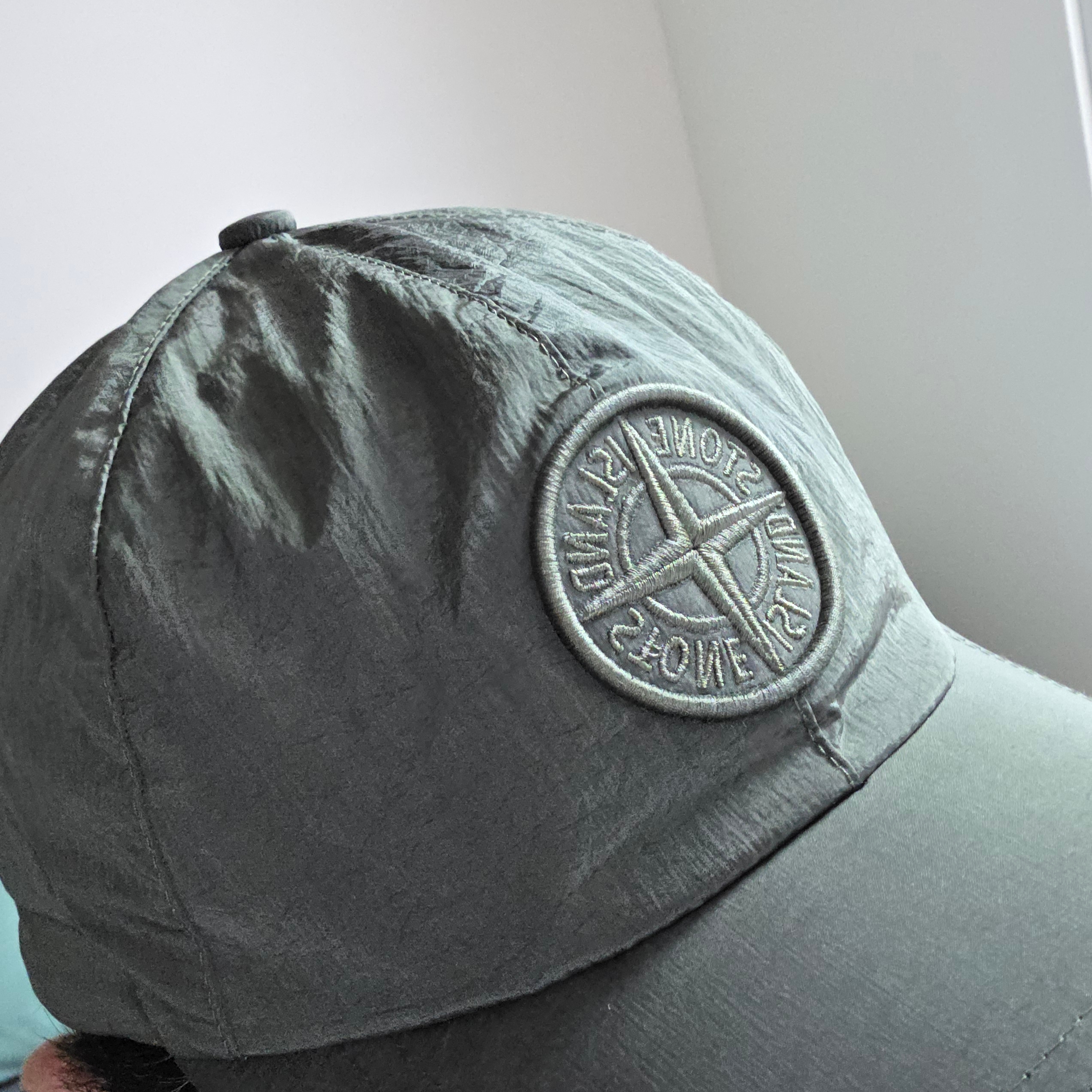 Stone Island 9100011 Nylon Metal in Econyl Baseball Cap with Compass Embroidery Musk Green - 26SS 착용 스타일