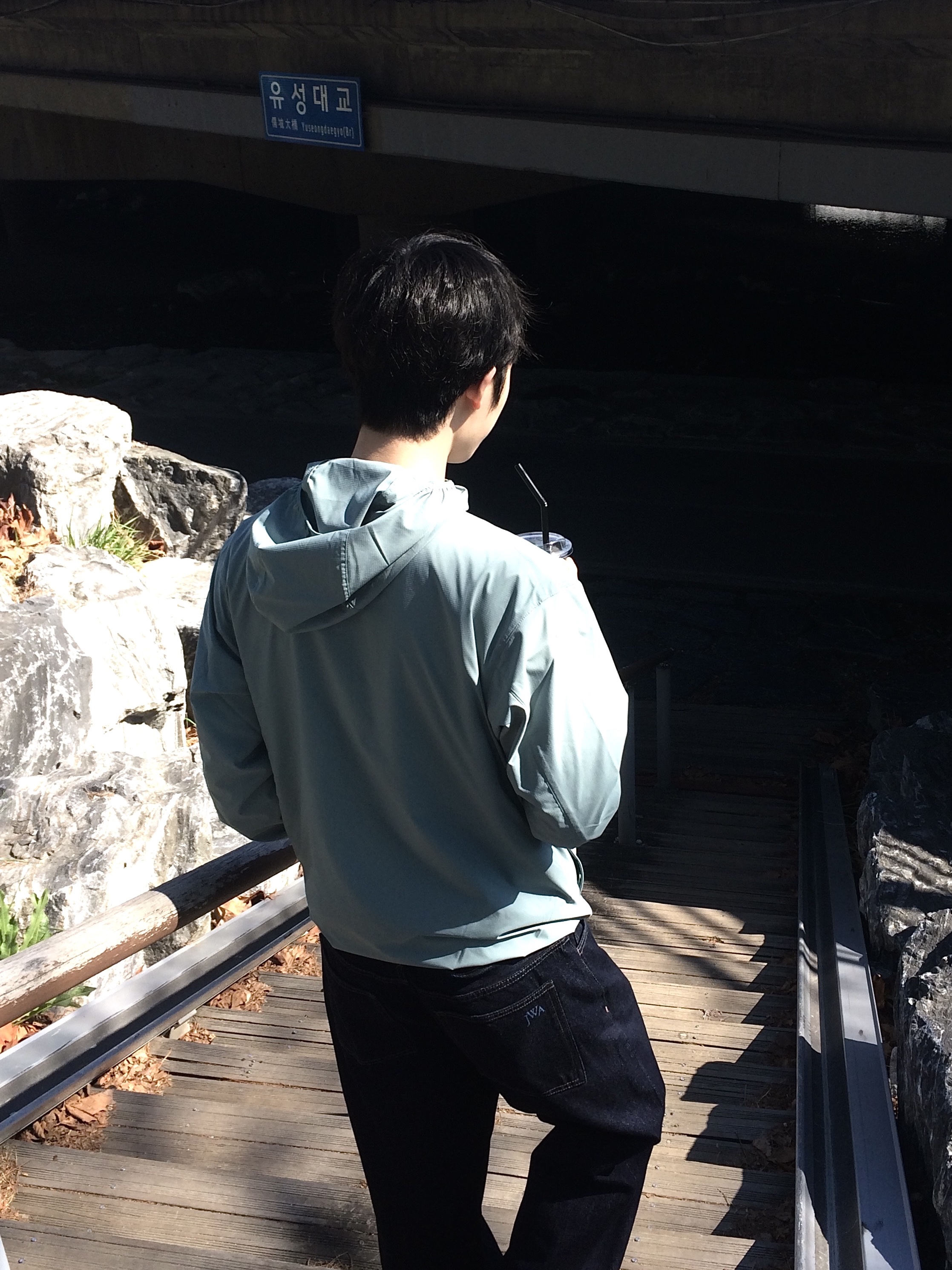 Uniqlo Pocketable UV Nanodesign Parka Green - JP, Uniqlo x JW Anderson Straight Jean Blue - KR 착용 스타일 - 2