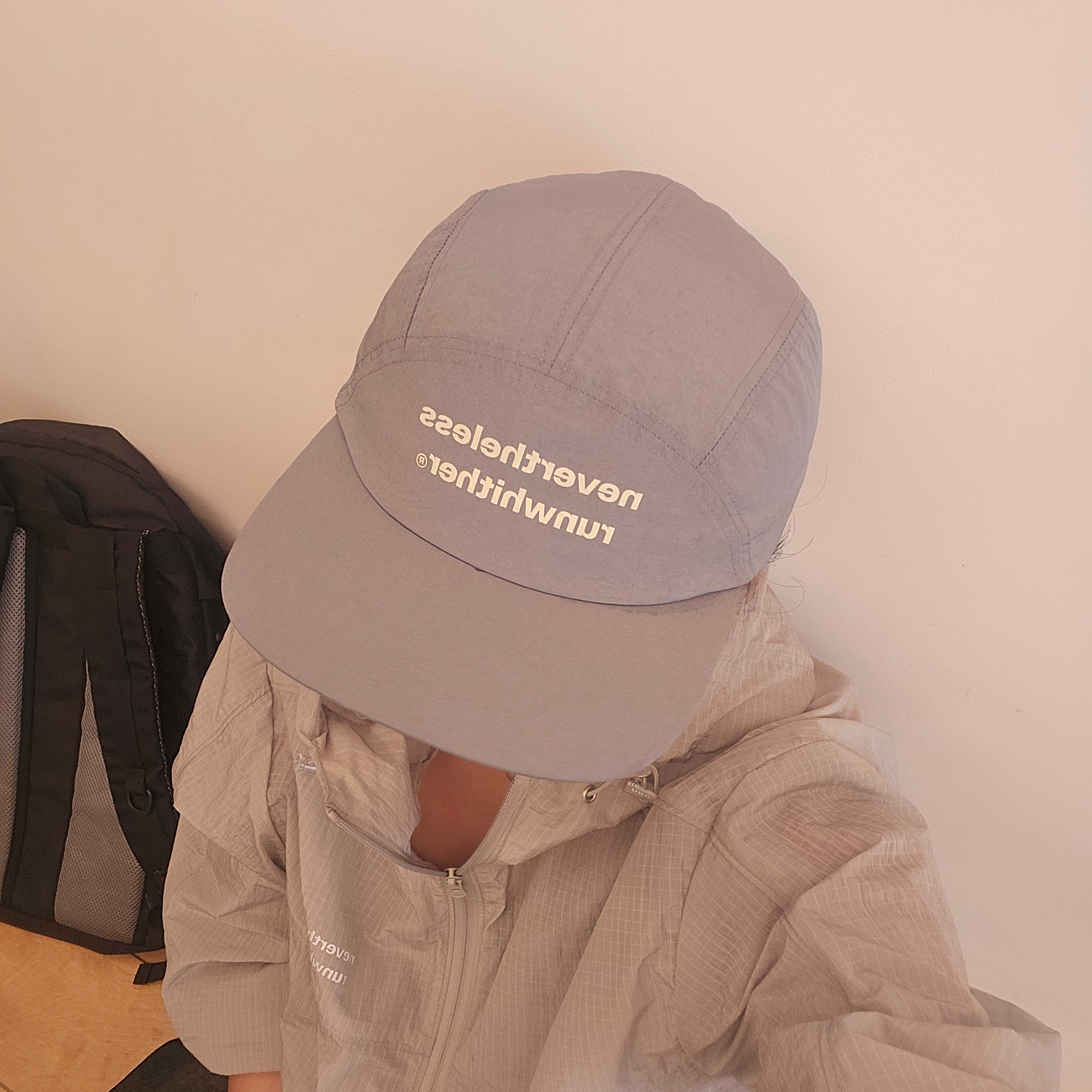 [KREAM 단독] runwhither Printing Cap Gray, [KREAM 단독] runwhither Windbreaker Jacket V2 Gray 착용 스타일