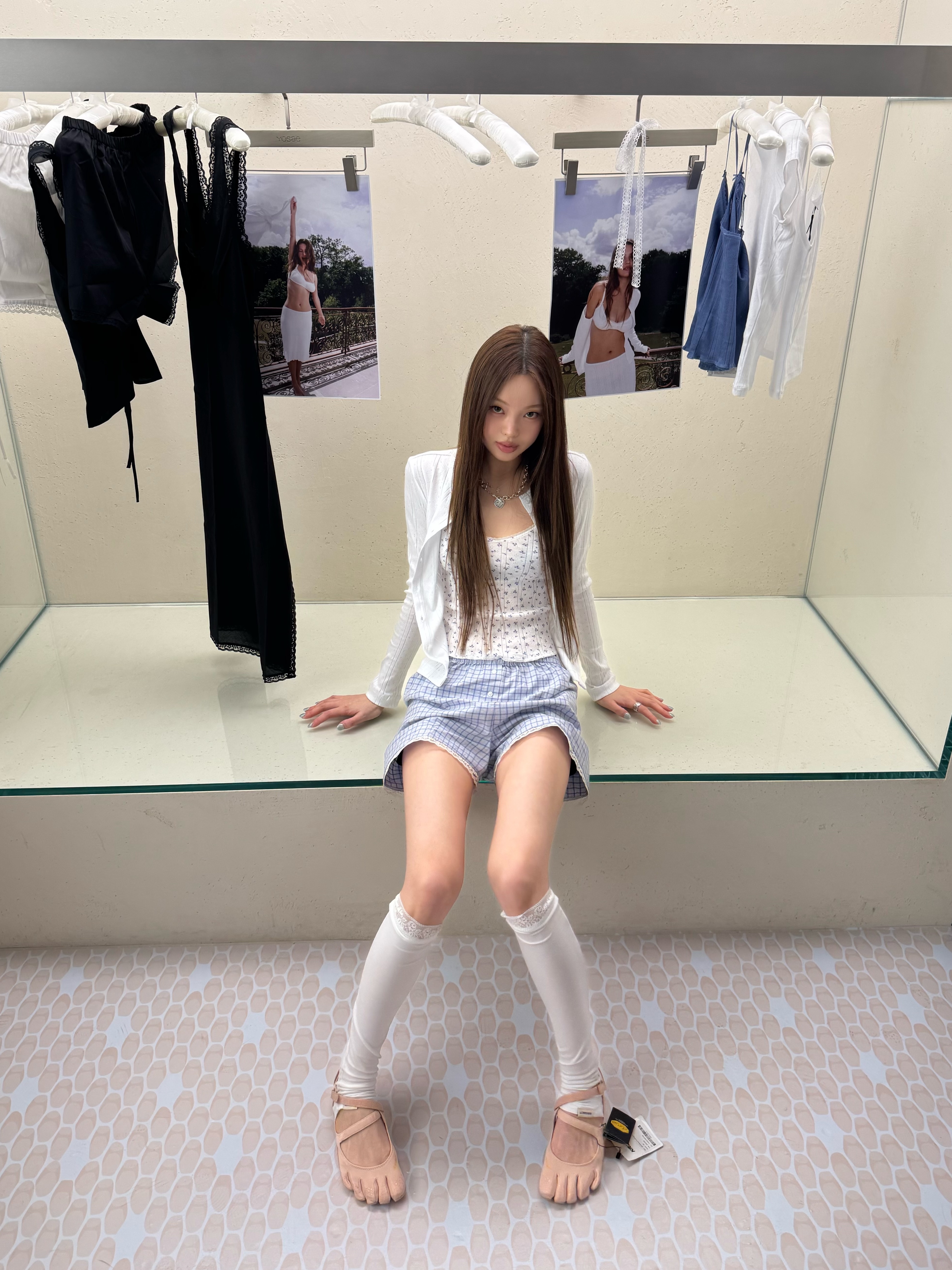 [KREAM 단독] Cou Cou Intimates Women The Cardigan White - 26SS, [KREAM 단독] Cou Cou Intimates Women The Long Cami Blue Fields - 26SS 착용 스타일 - 1