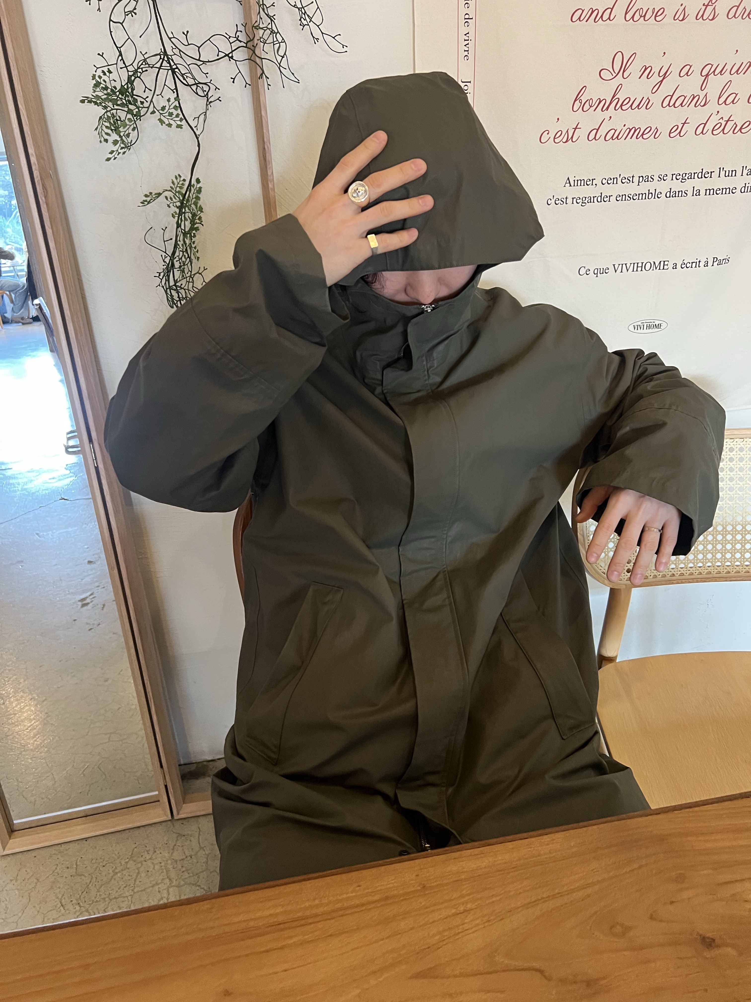 MJD Distressed Waffle Long Sleeve Black 착용 스타일 - 2