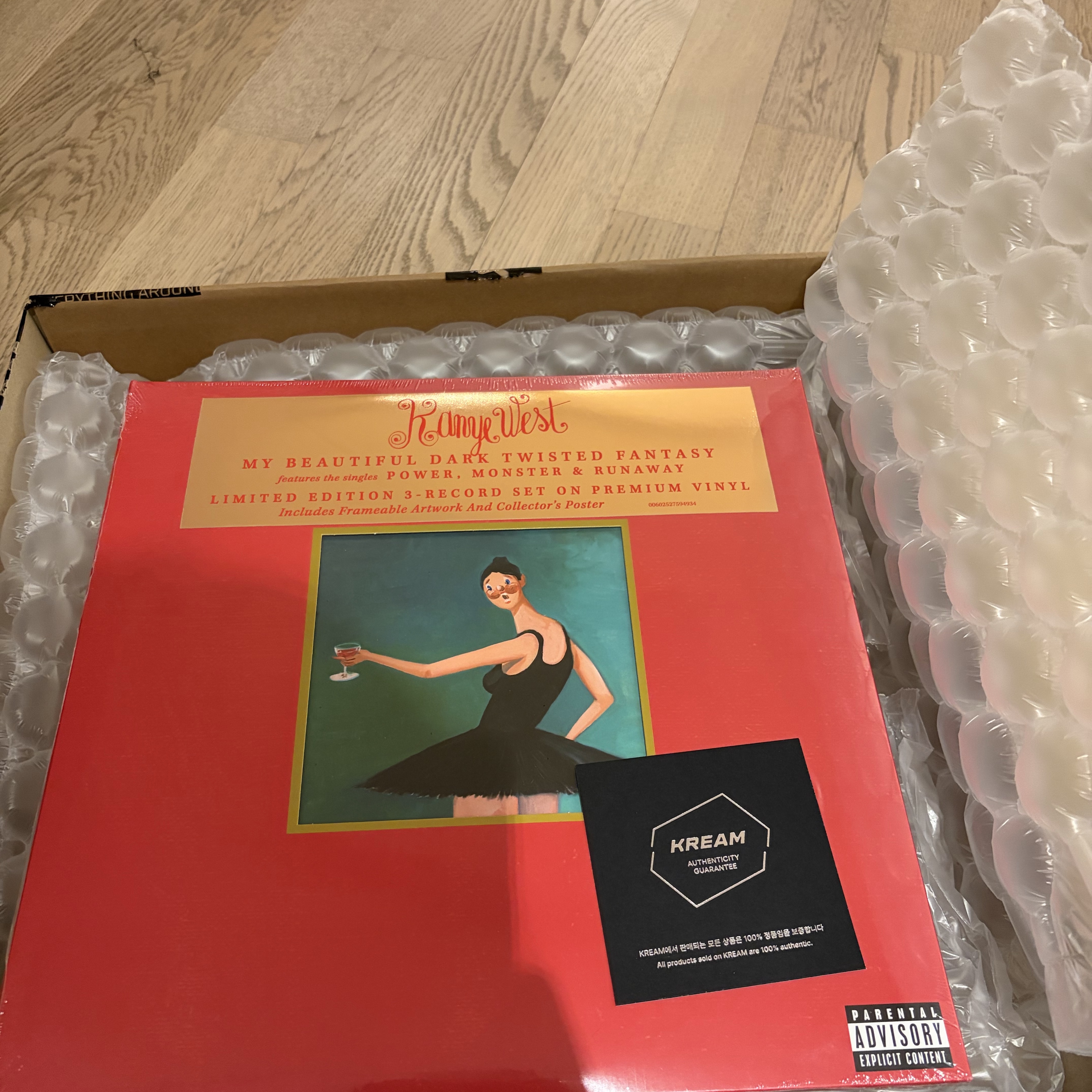 Kanye West My Beautiful Dark Twisted Fantasy LP Black (3LP) 착용 스타일 - 2