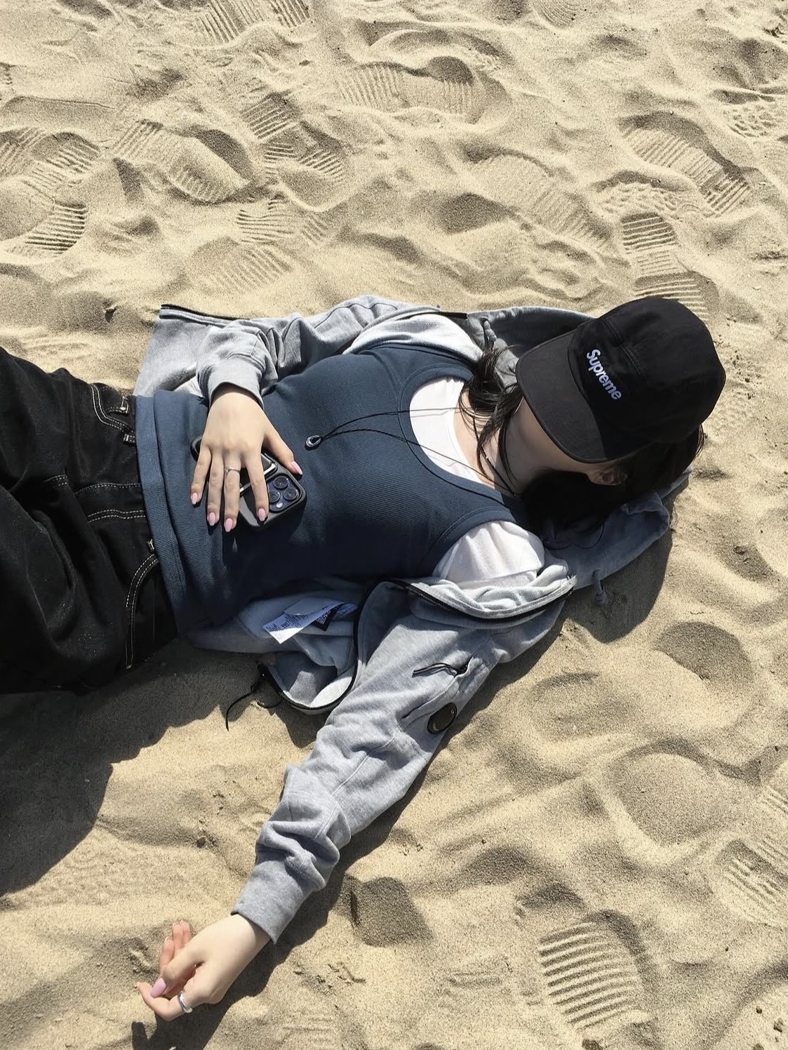 Supreme Washed Chino Twill Camp Cap Black 착용 스타일 - 1