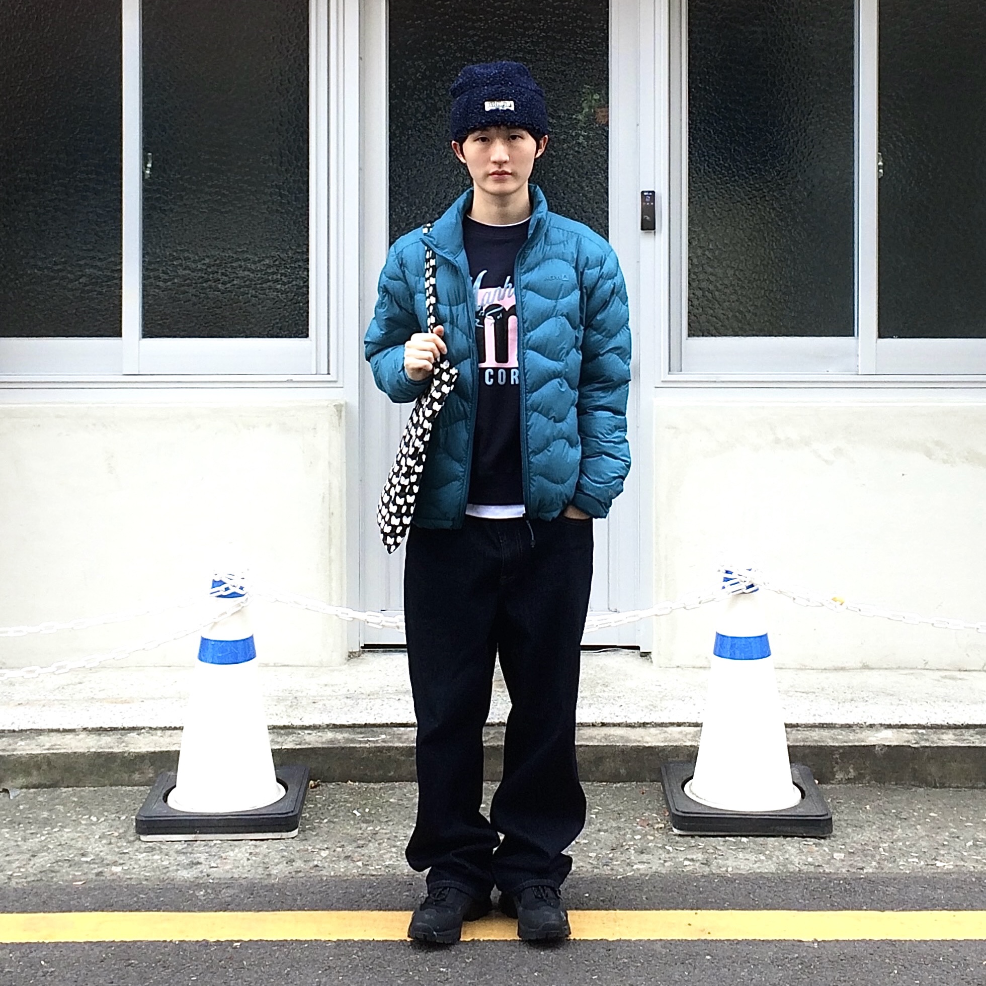 Roa Hiking Katharina Black, Uniqlo x JW Anderson Straight Jean Blue - KR 착용 스타일 - 1