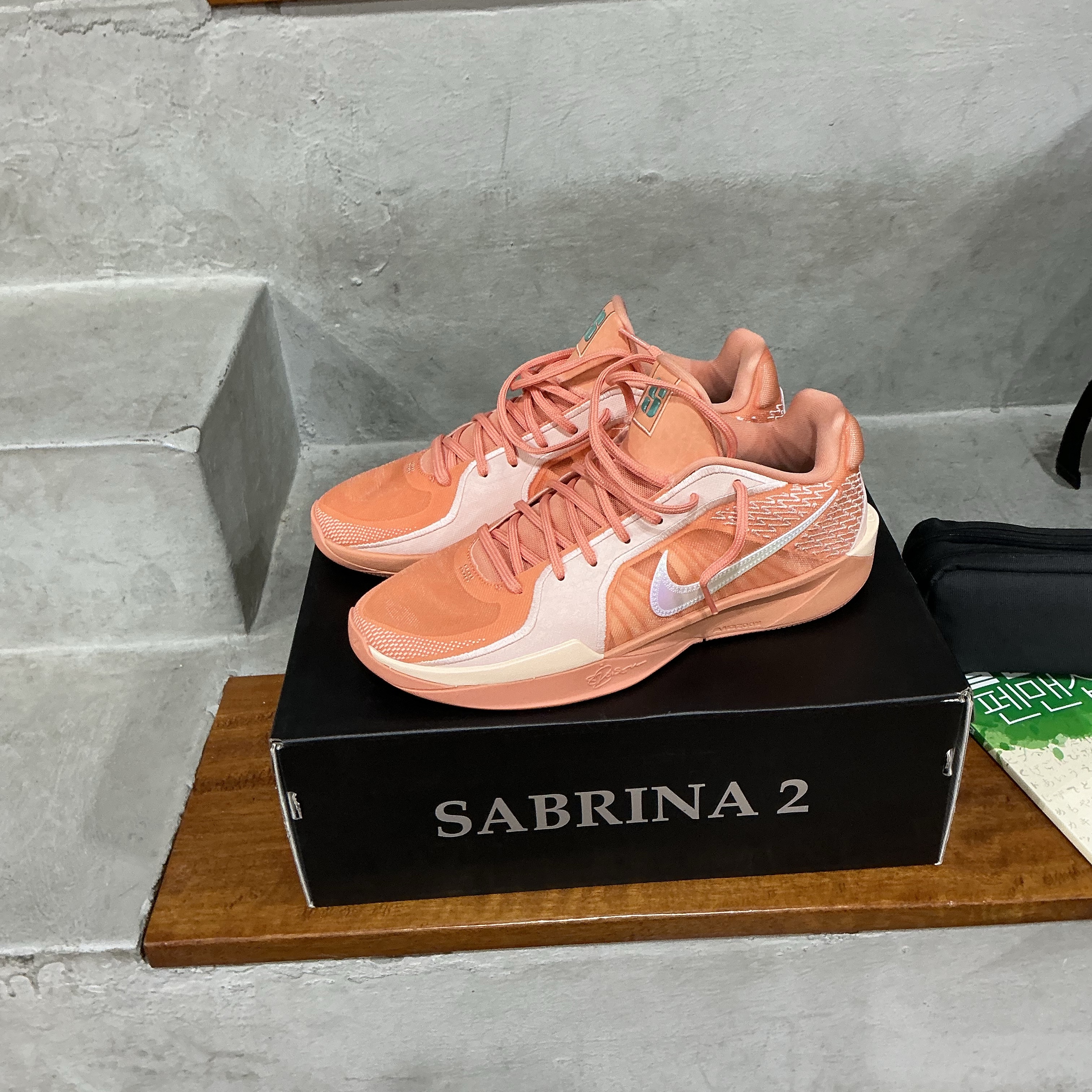 Nike Sabrina 2 EP Apricot Agate Light Bone 착용 스타일