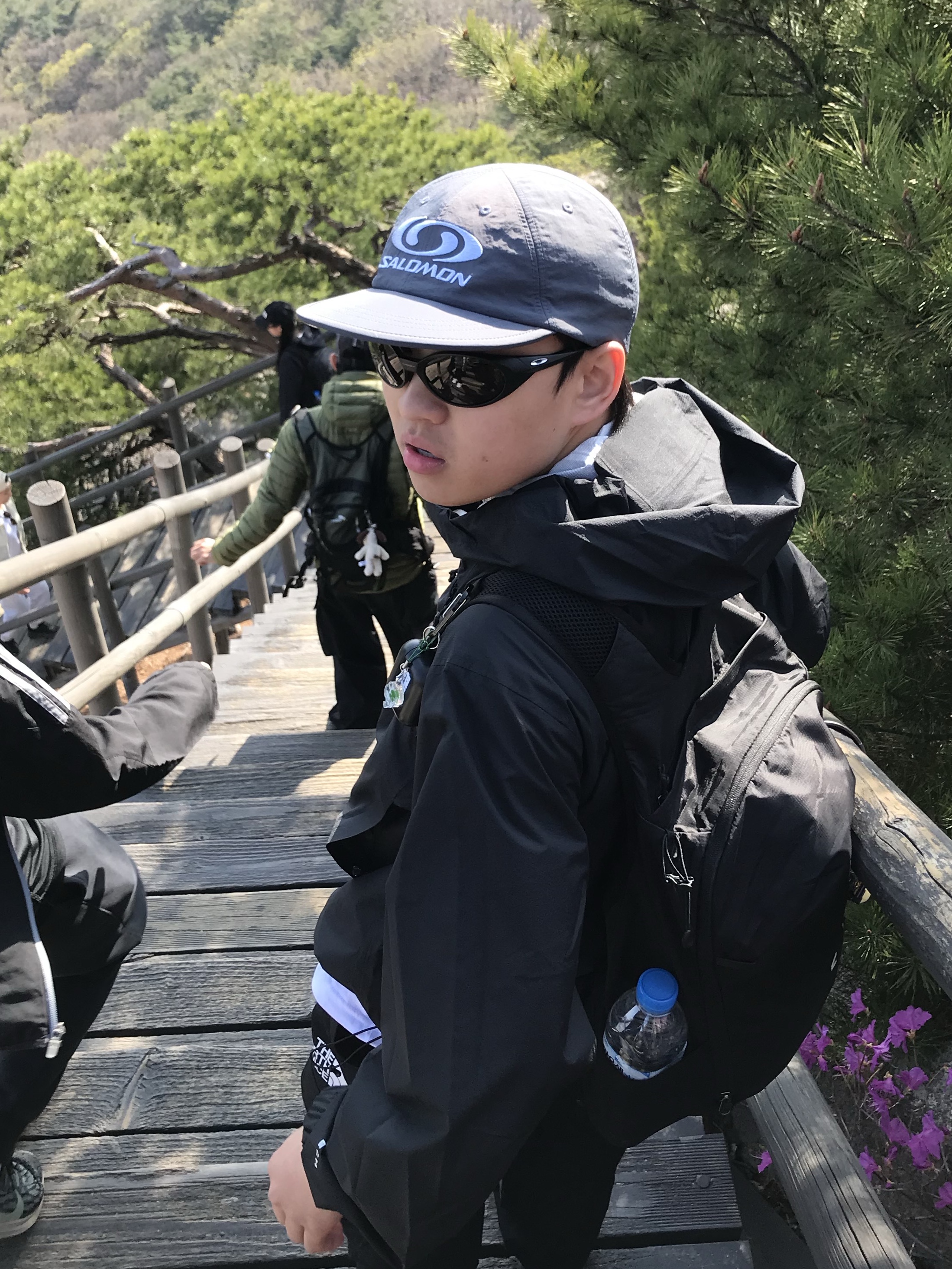 The North Face PO Teamkorea Ice Run Cargo Pants/R Black, Salomon Trailblazer 20 Black 착용 스타일 - 5