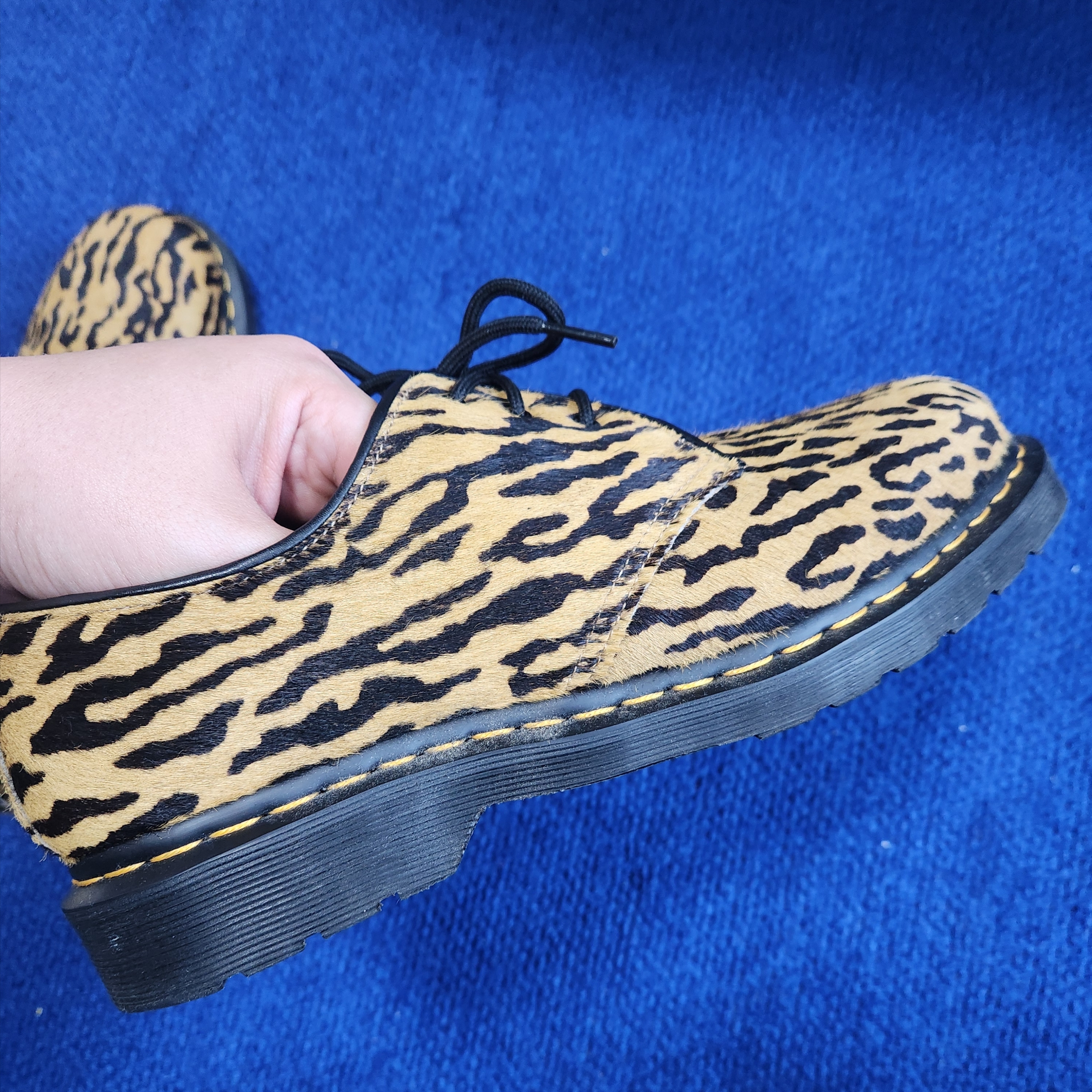 Dr. Martens x Wacko Maria 1461 Tiger Camo Hair On Camel Black 착용 스타일 - 5