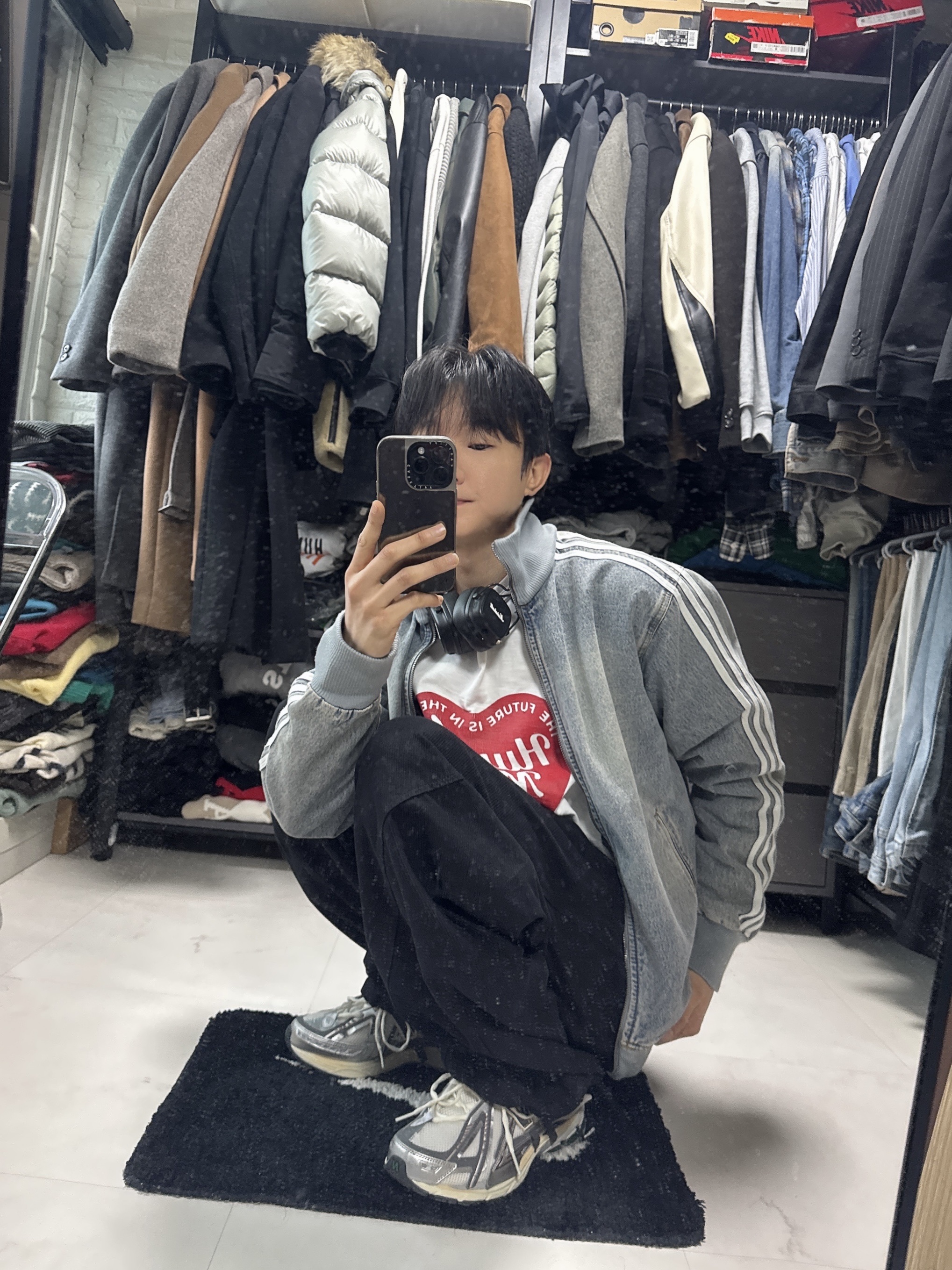 Adidas x Atmos Denim Firebird Track Top Indigo Denim - KR Sizing, New Balance 1906A Silver Metallic Castlerock 착용 스타일 - 1