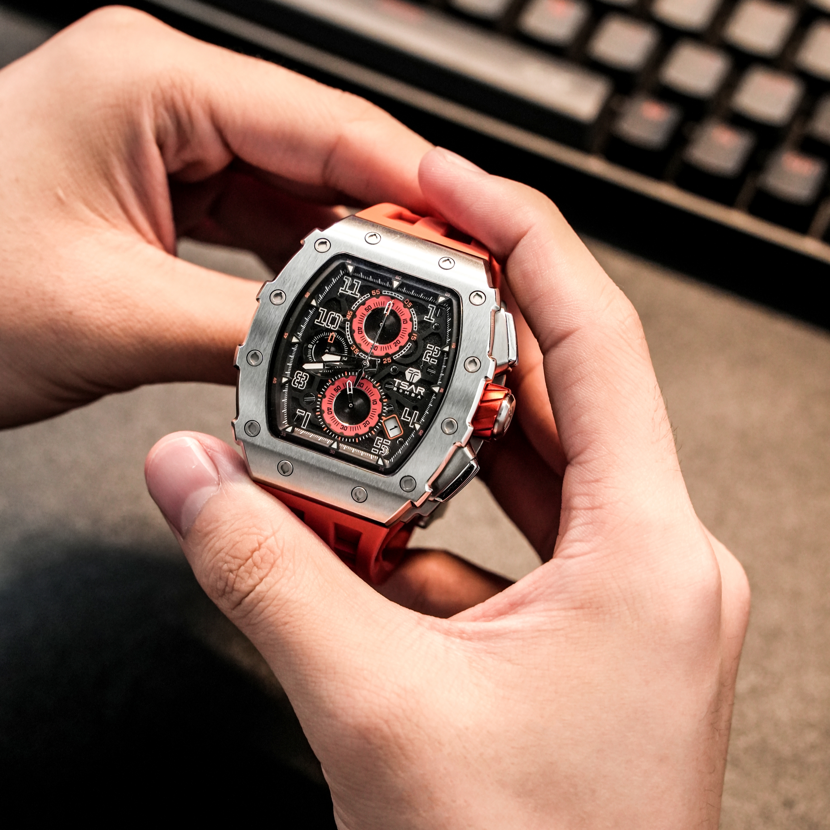 Tsar Bomba Elemental Chronograph Calendar Quartz  TB8204Q-11 Silver/Orange 착용 스타일 - 3