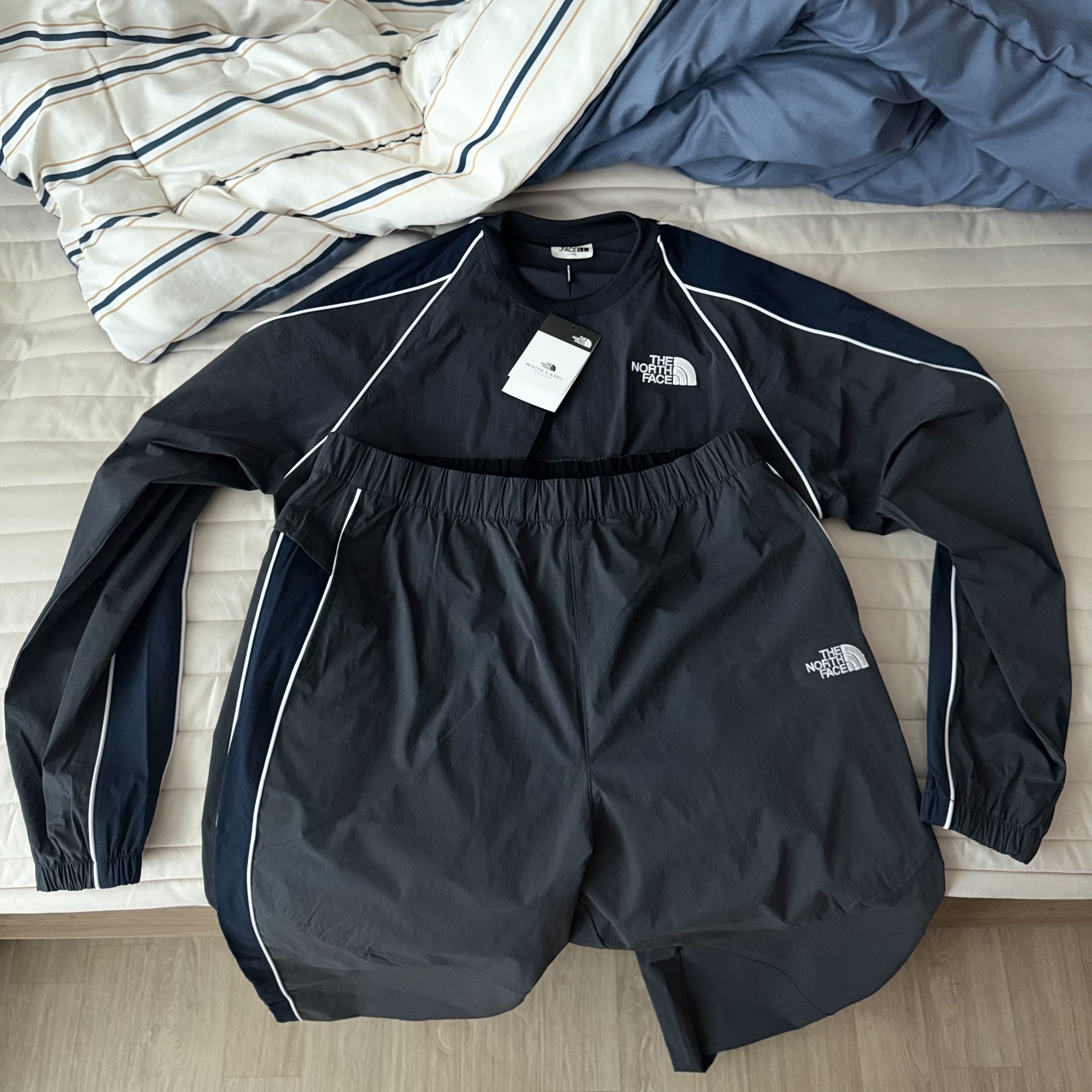 The North Face White Label Brio Crewneck Dark Charcoal, The North Face White Label Brio Pants Dark Charcoal - 26SS 착용 스타일