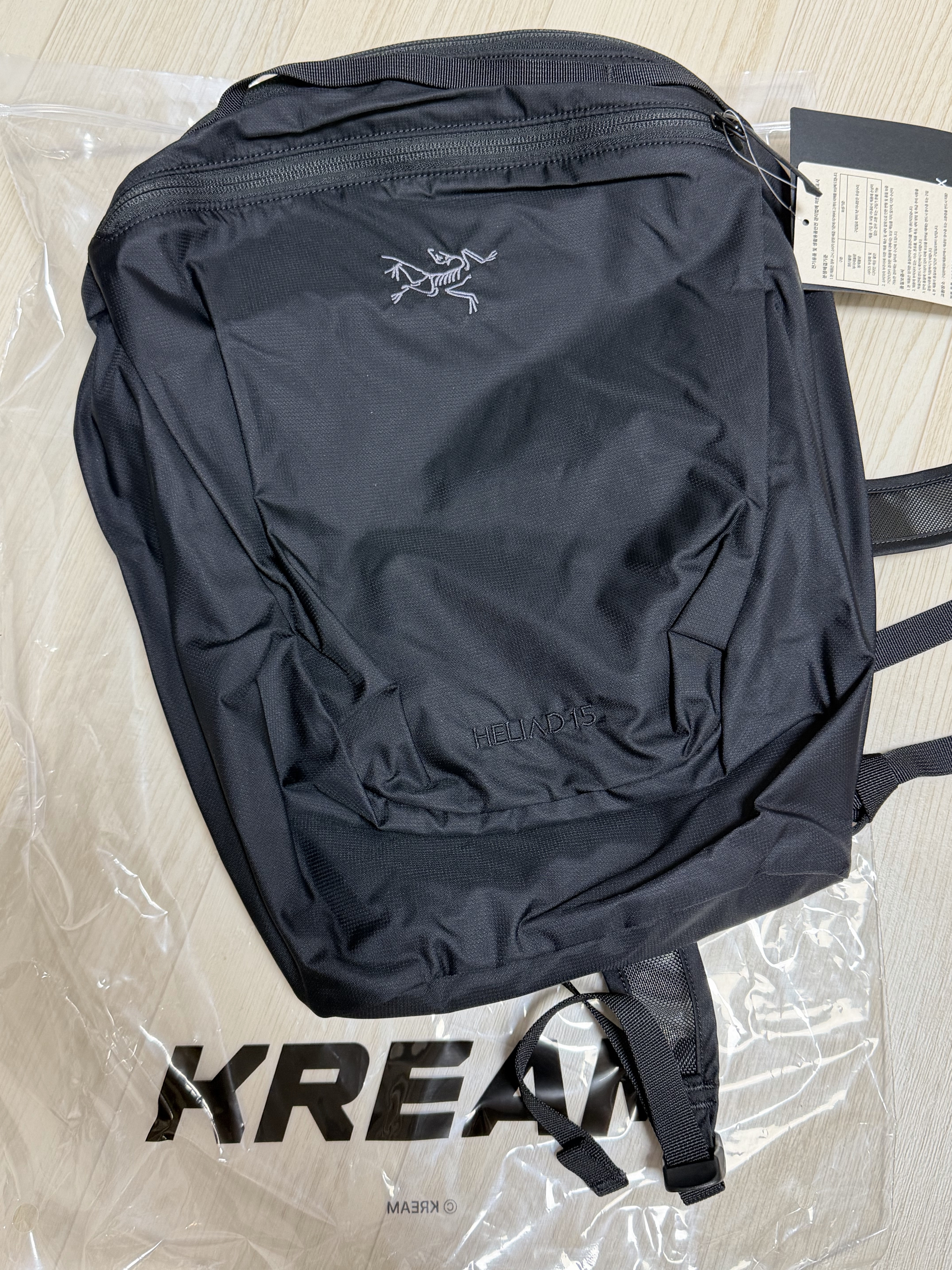 Arc'teryx Heliad 15 Backpack Black 착용 스타일