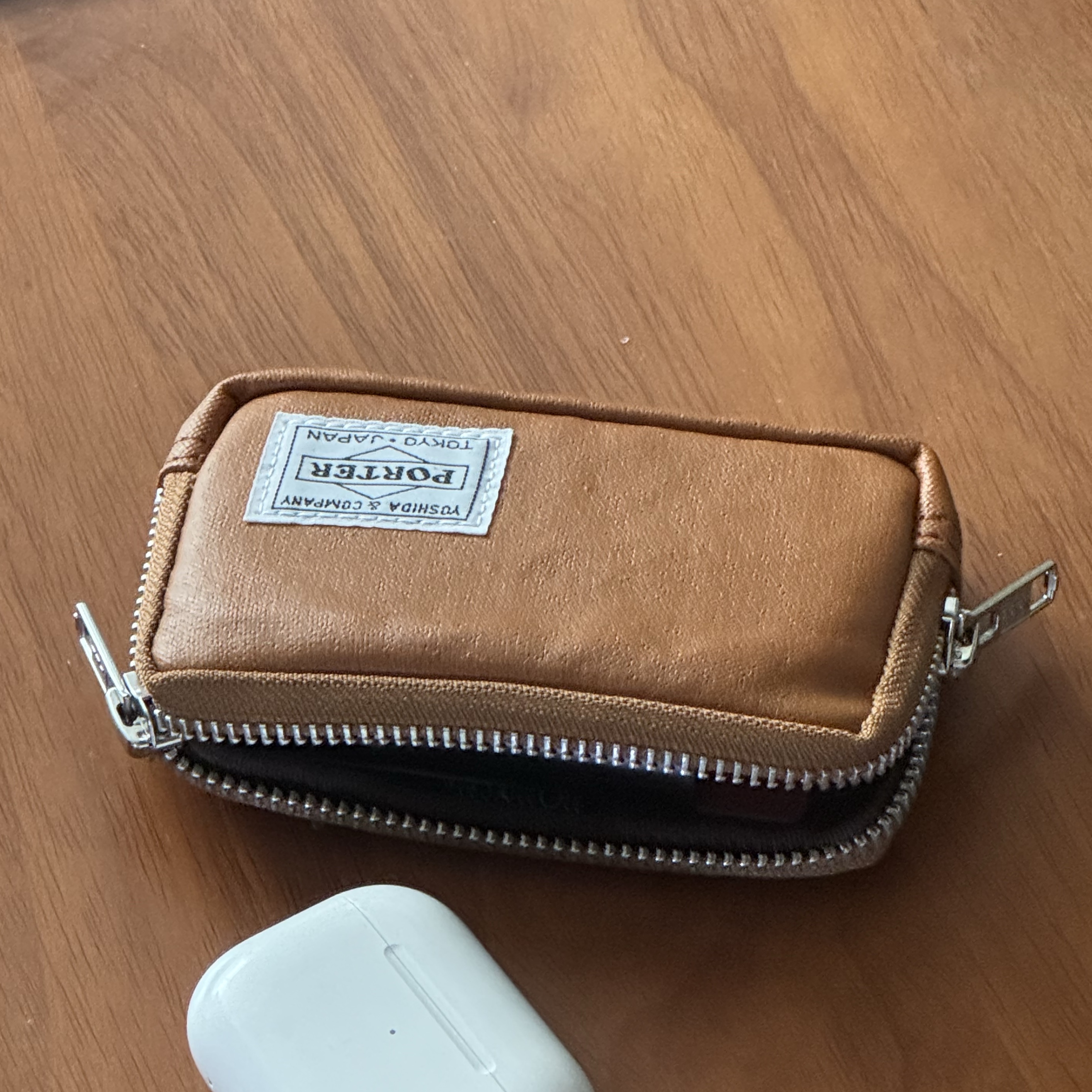 Porter Freestyle Multi Coin Case Camel 착용 스타일