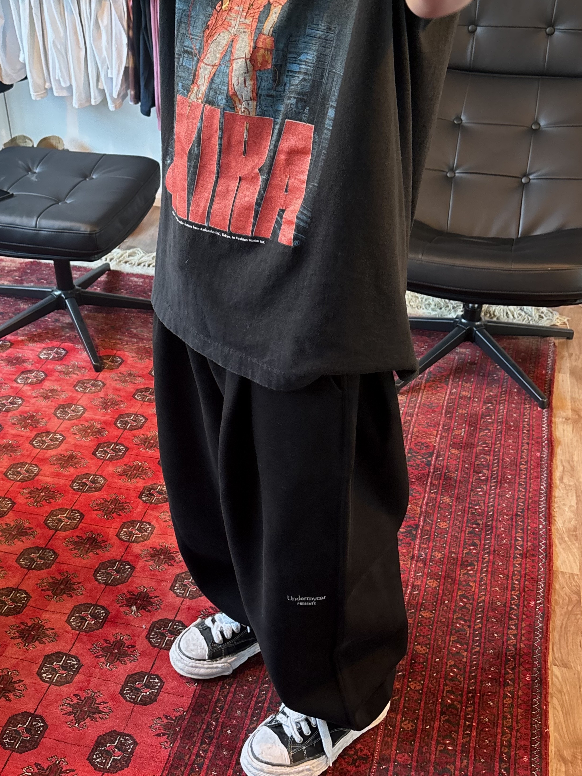 Undermycar Mu.03 Anti Fxxking Logo Play Oversized Sweat Jogger Black 착용 스타일 - 5