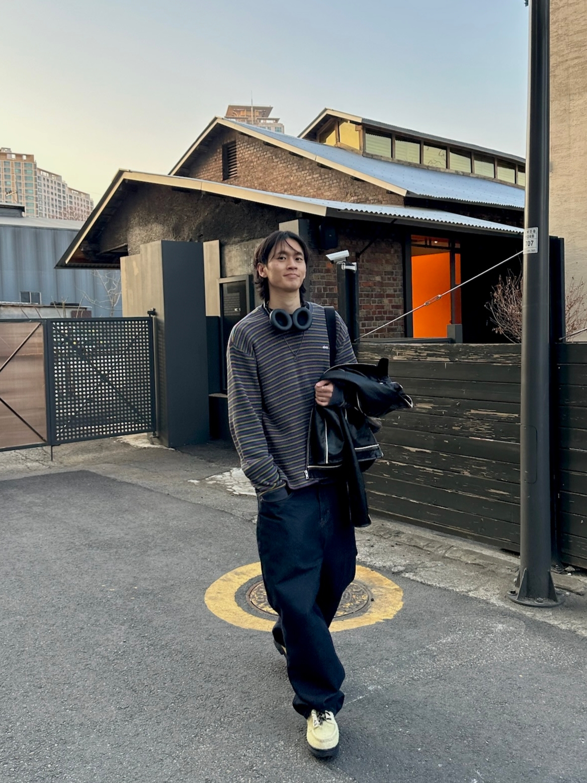 Timberland Heritage Gore-Tex Moc Toe Mid Boots Light Green Suede - Wide, Bose QC Ultra Headphones 2nd Gen Triple Black (Korean Ver.) 착용 스타일 - 2