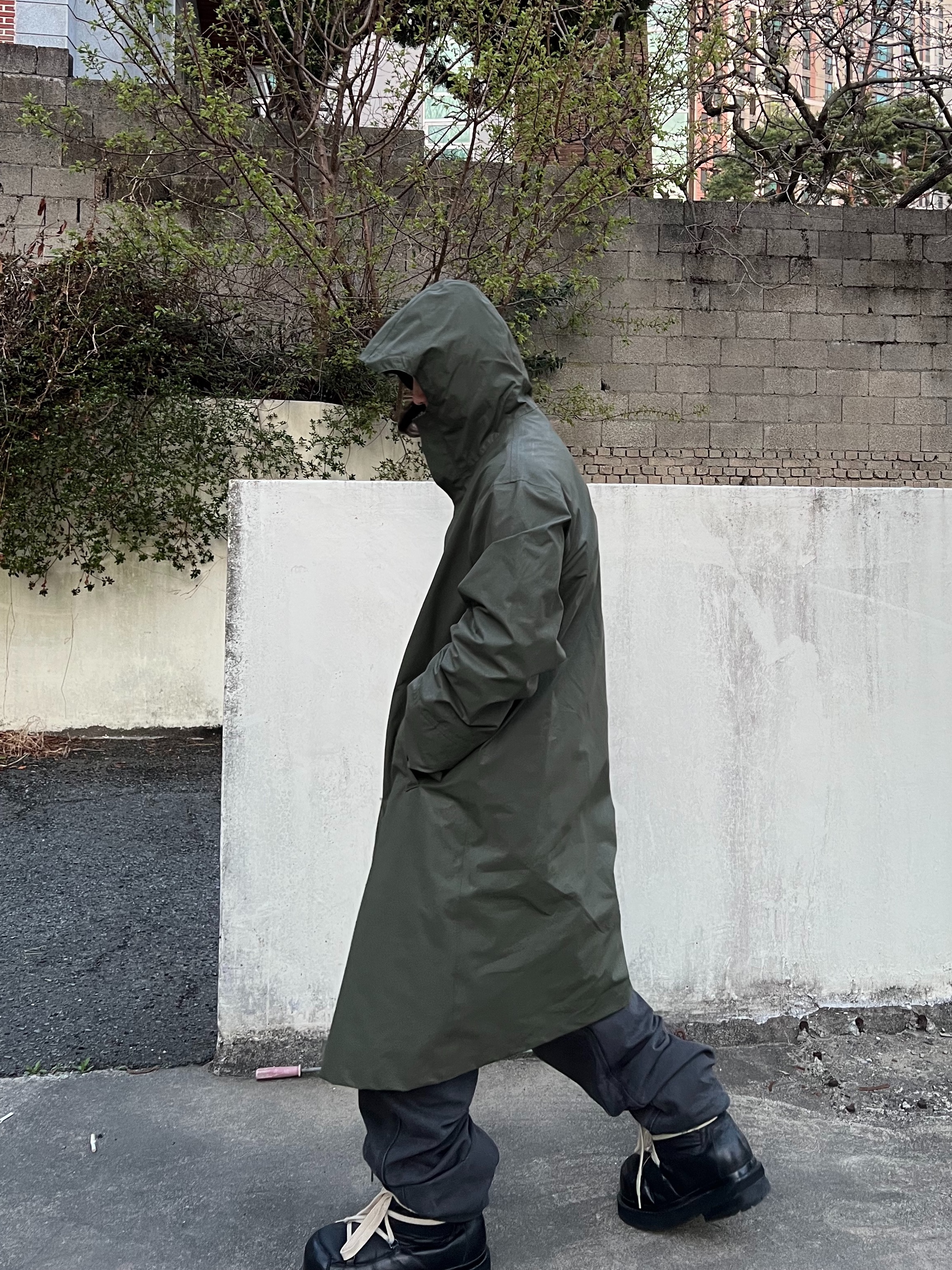 MJD Distressed Waffle Long Sleeve Black 착용 스타일 - 10