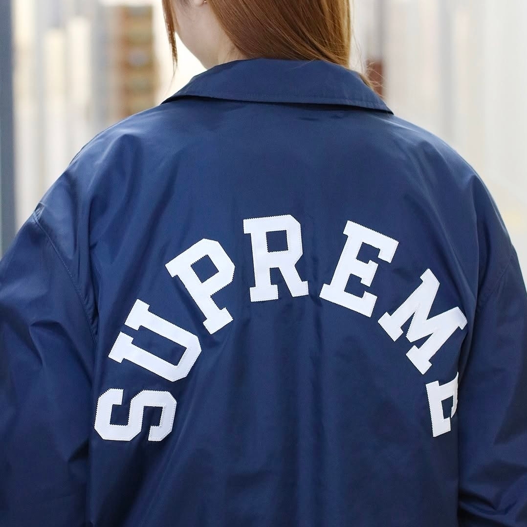 Supreme x Champion Coaches Jacket Purple - 24SS, Supreme x Champion Coaches Jacket Black - 24SS 착용 스타일 - 2