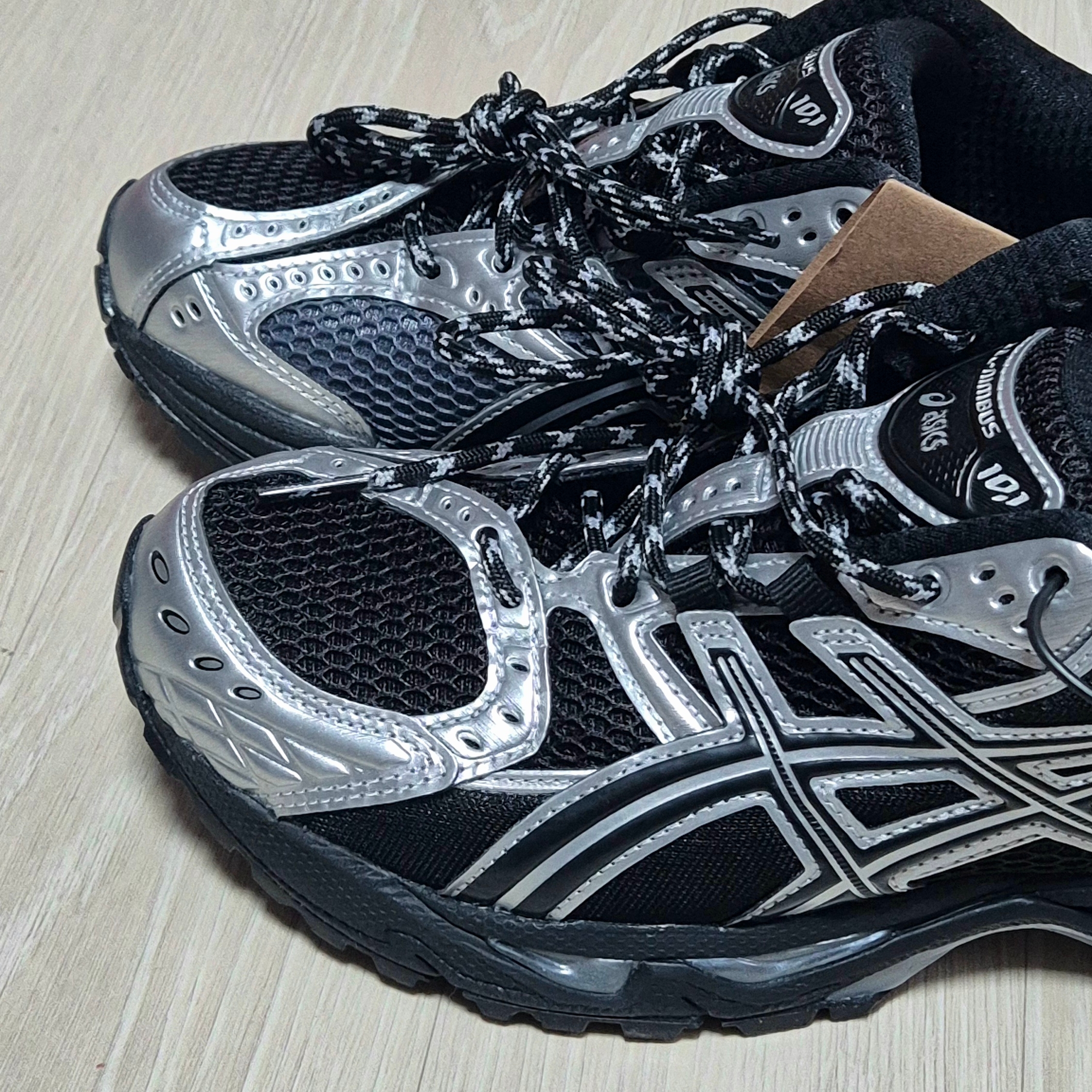 Asics Gel-Nimbus 10.1 Black Pure Silver - Korea Exclusive 착용 스타일 - 3