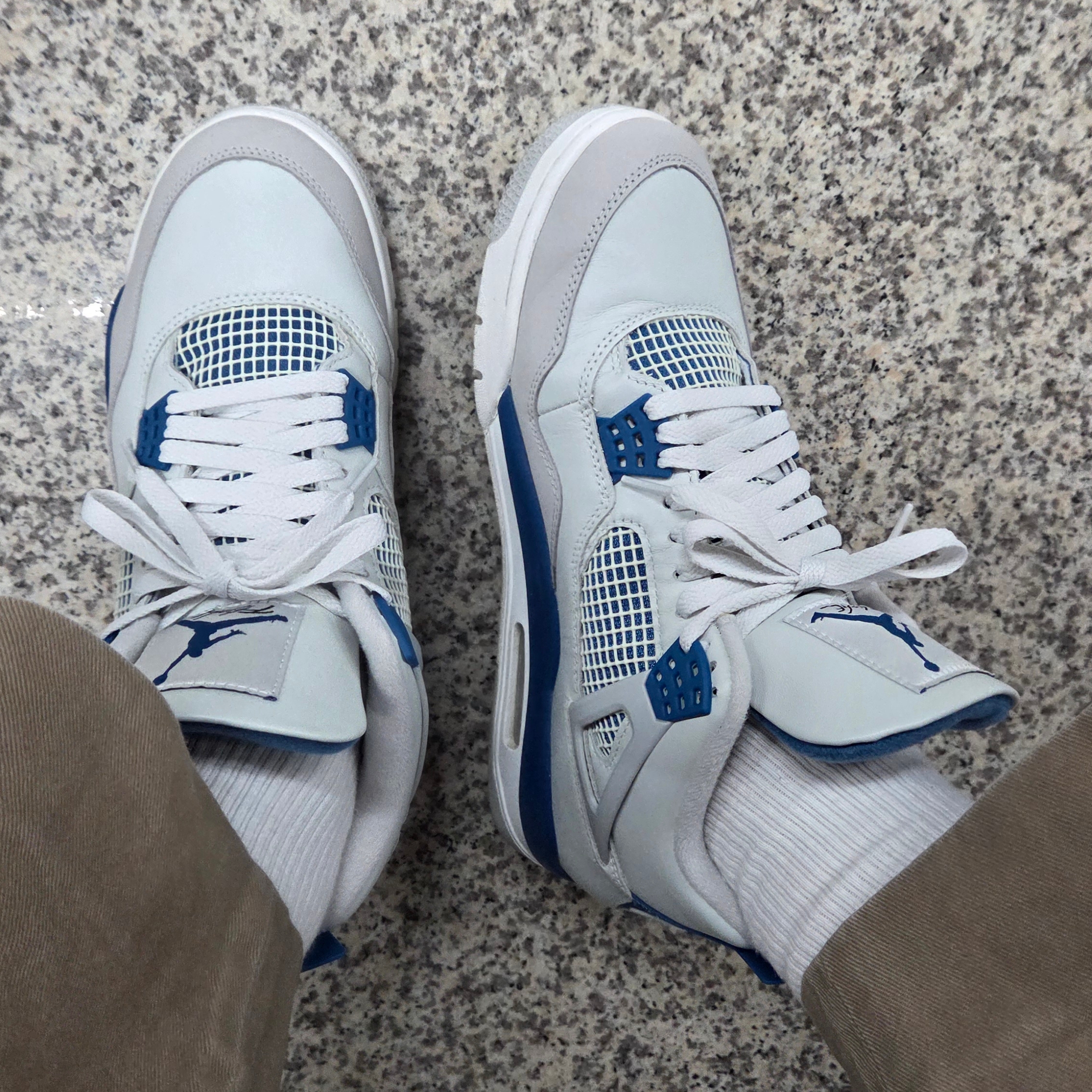 Jordan 4 Retro Industrial Blue 착용 스타일