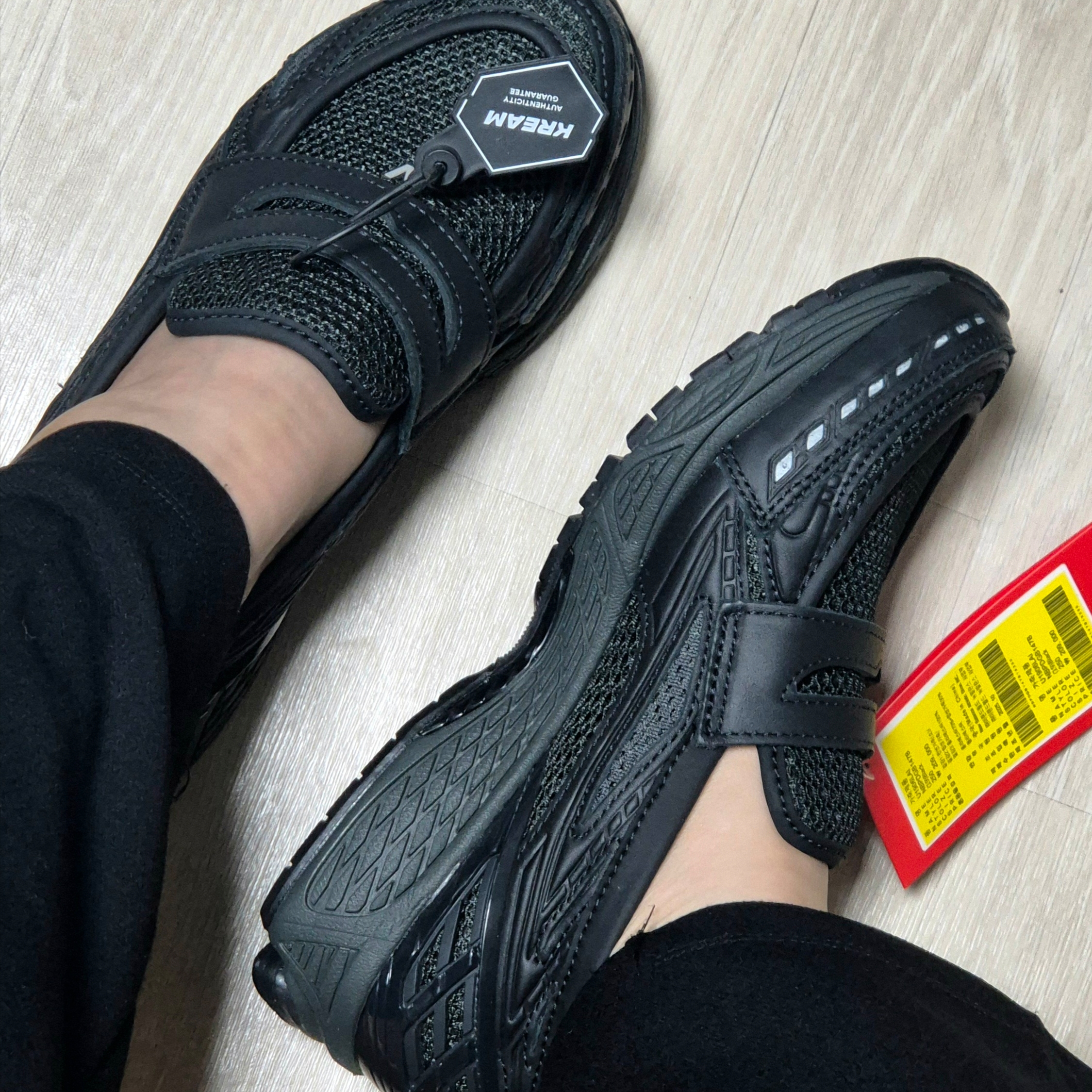 New Balance 1906L Black Top Phantom 착용 스타일 - 2