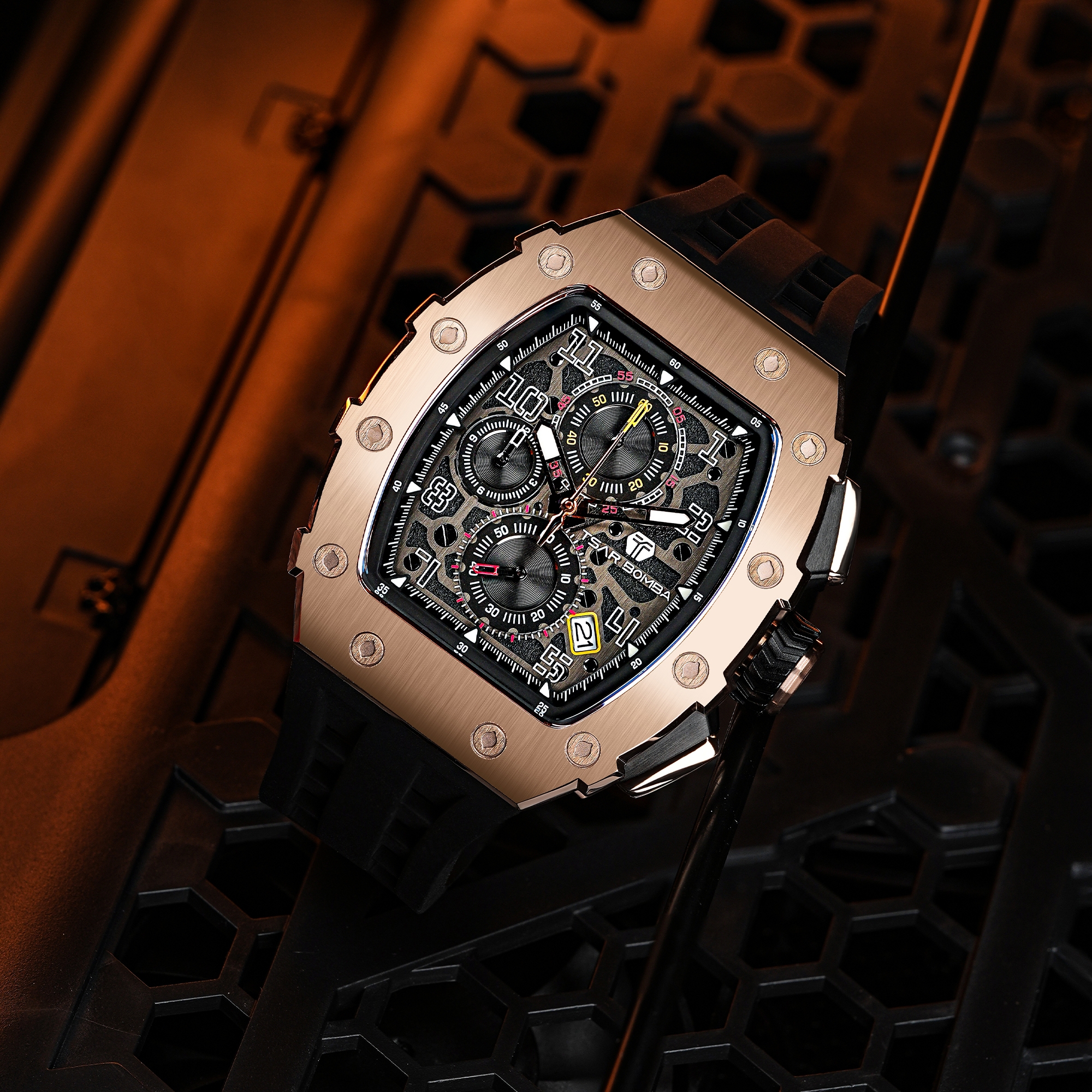 Tsar Bomba Elemental Chronograph Calendar Quartz TB8204Q-35 Golden Black 착용 스타일 - 4