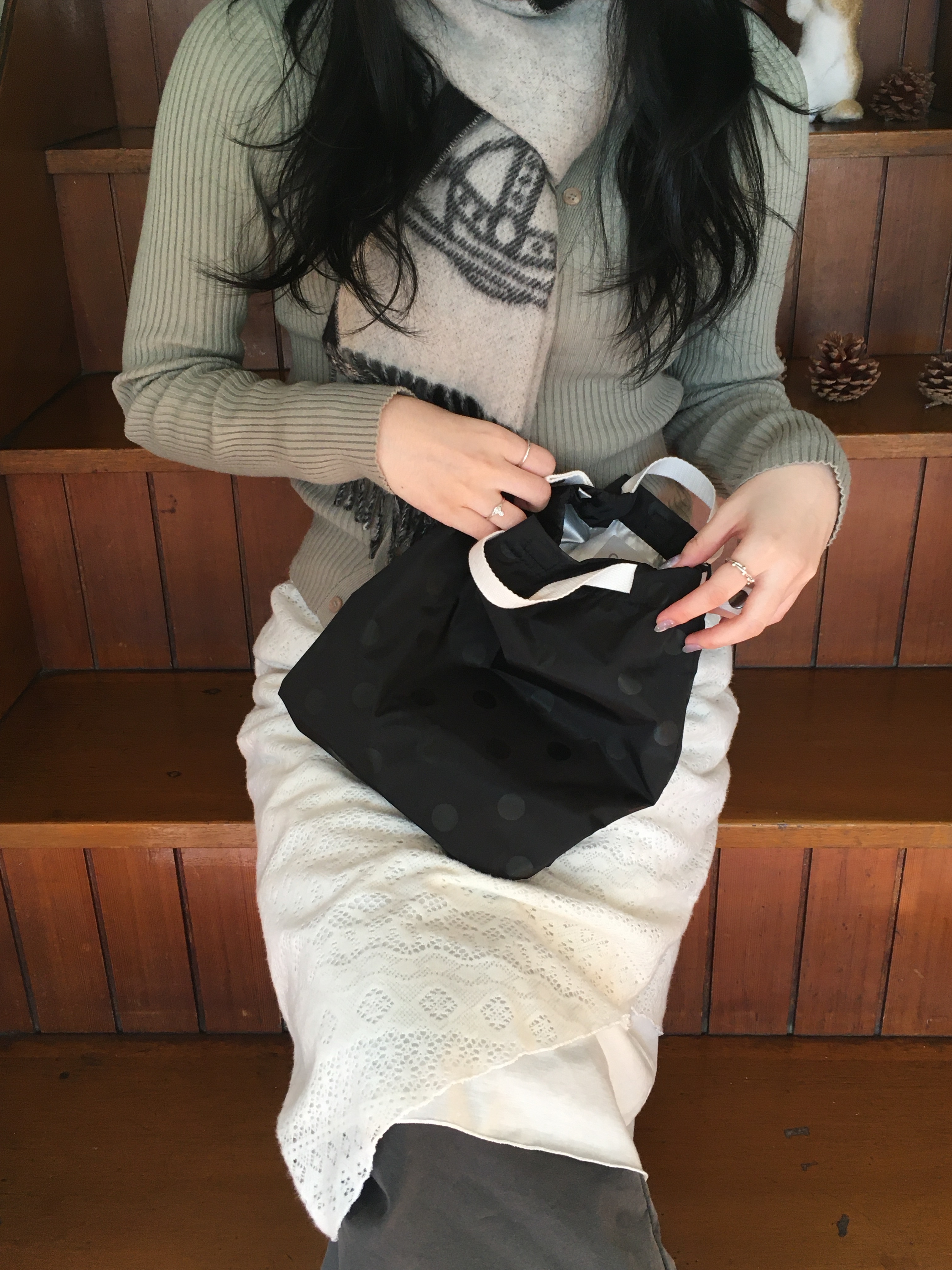 Vivienne Westwood Double Face Single Orb Muffler Anthracite 착용 스타일 - 1