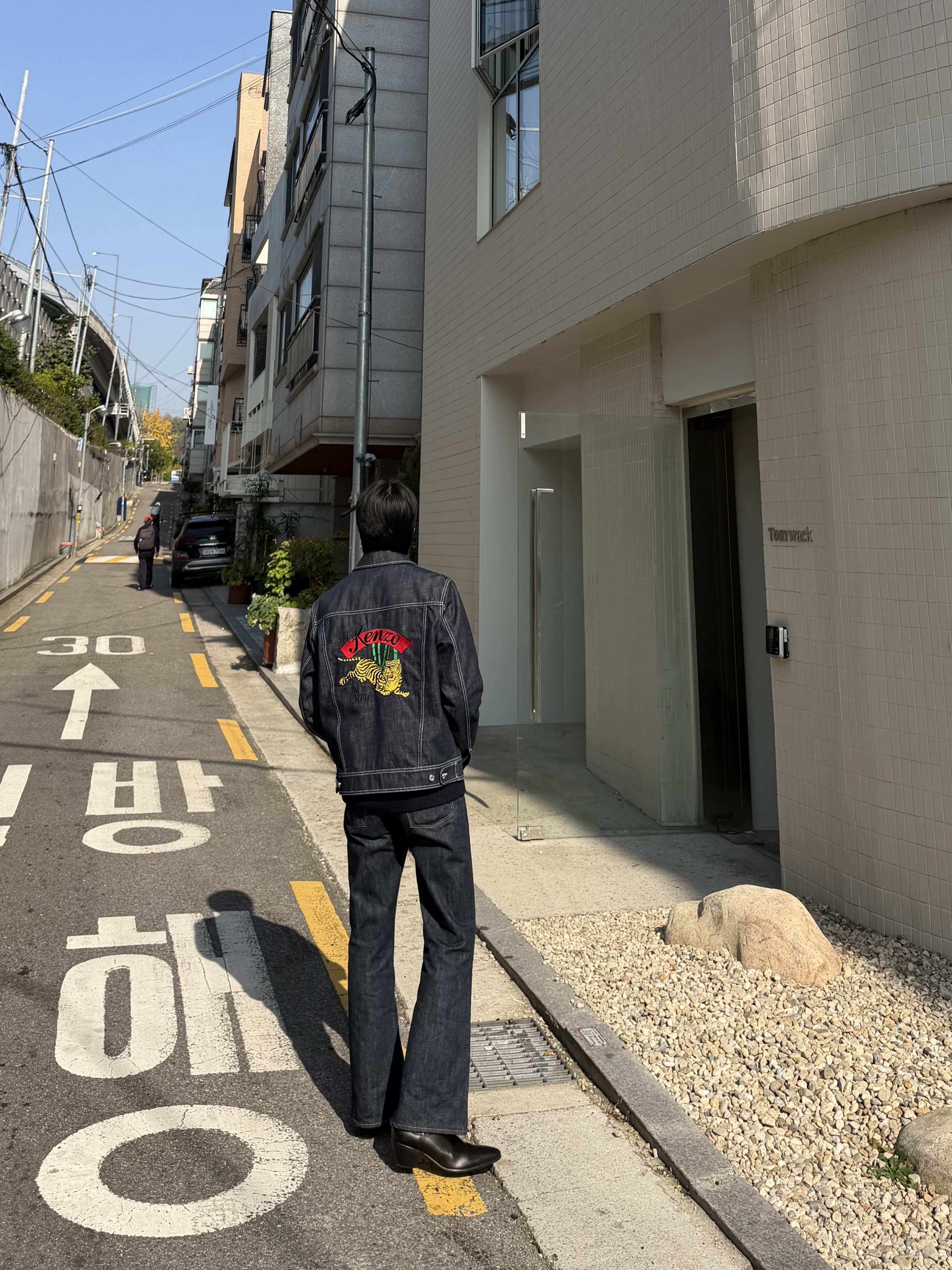 Kapital 14 oz. Denim 5P Rat Flare Pants Indigo (O/W), Saint Laurent Wyatt Chelsea Boots in Smooth Leather Black 착용 스타일 - 3