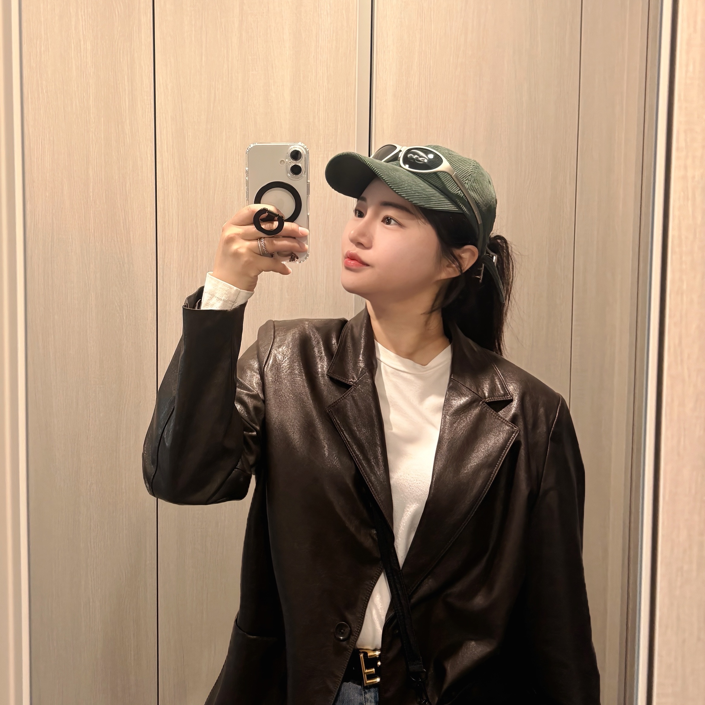 Montbell Trekking Glasses Silver Metallic Light Gray  - 26SS, Emis New Logo Corduroy Emis Cap Green 착용 스타일